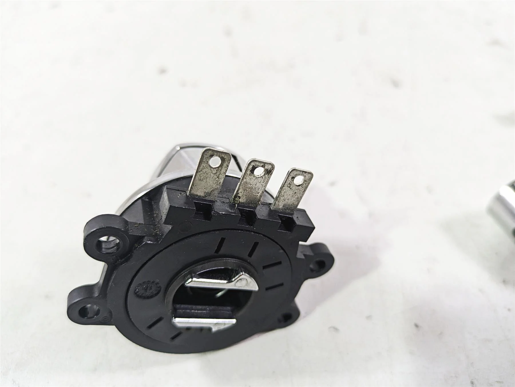 2005 Harley Softail FLSTFSE CVO Fat Boy Ignition Switch Key Lock Set 71450-04 - Image 10