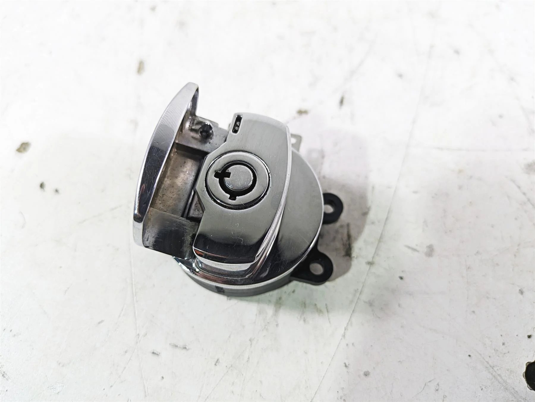2005 Harley Softail FLSTFSE CVO Fat Boy Ignition Switch Key Lock Set 71450-04 - Image 9