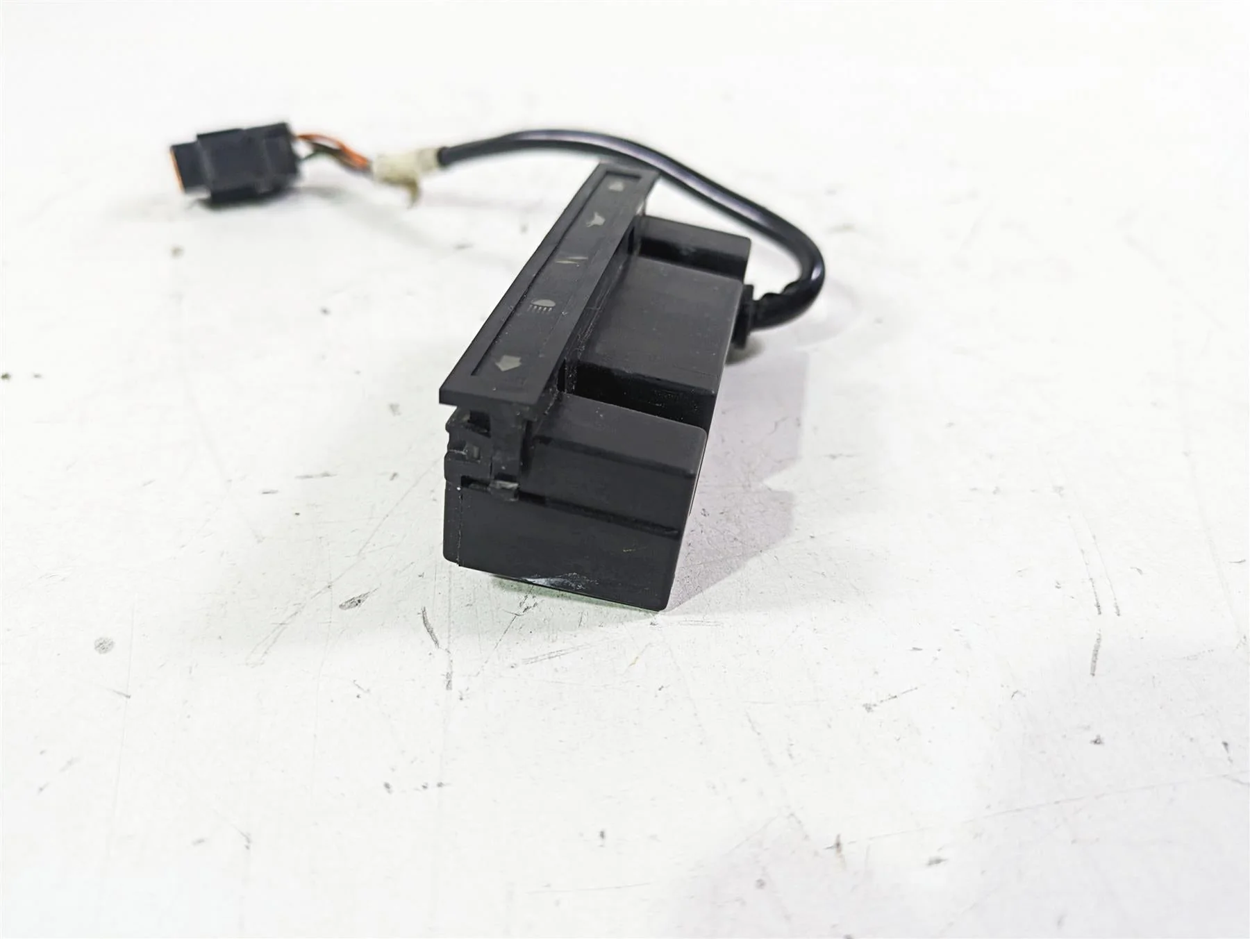 2005 Harley Softail FLSTFSE CVO Fat Boy Instrument Indicator Lights 68113-99C - Image 10