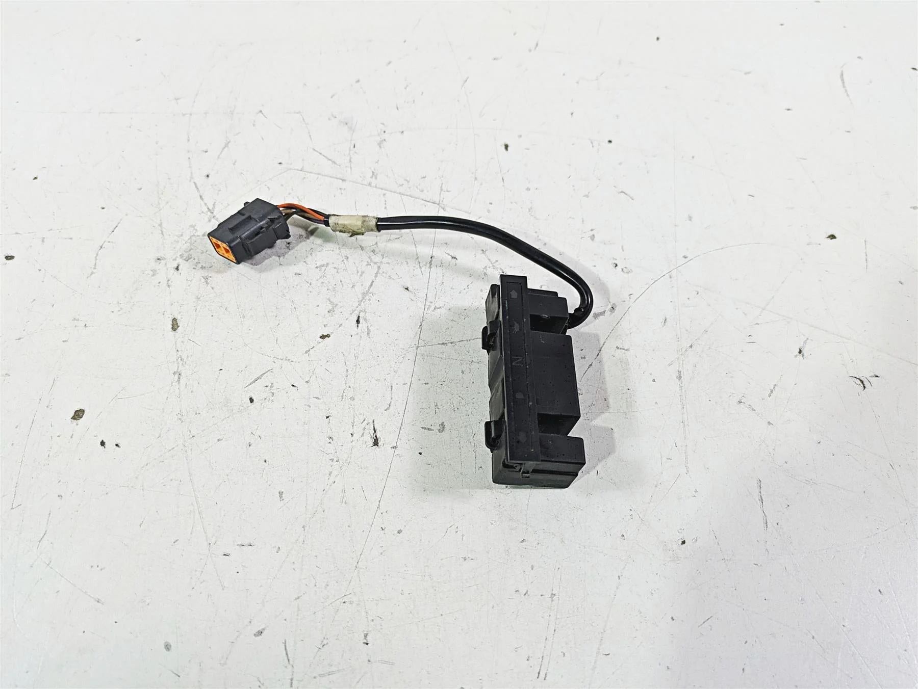 2005 Harley Softail FLSTFSE CVO Fat Boy Instrument Indicator Lights 68113-99C - Image 4