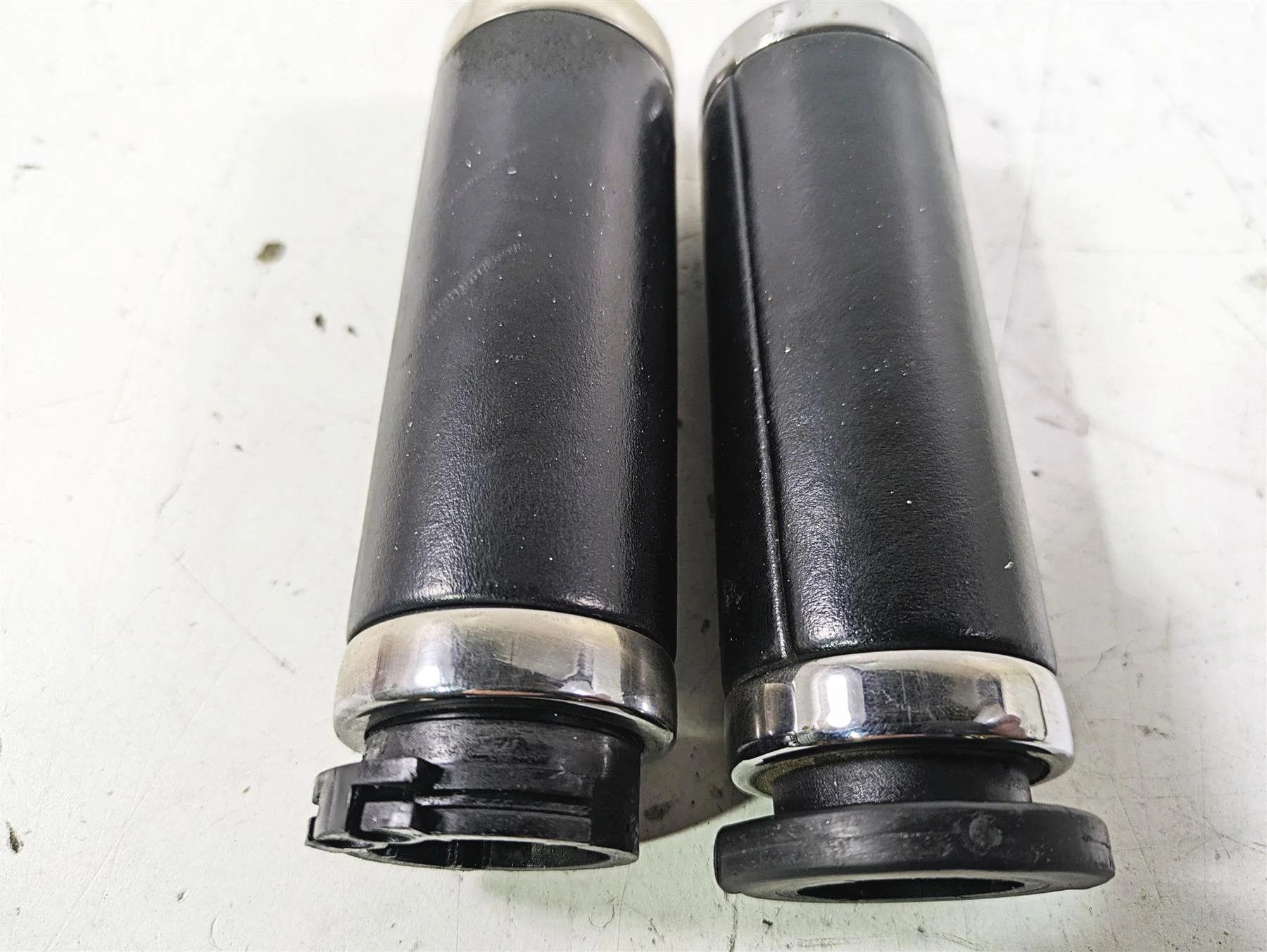 2005 Harley Softail FLSTFSE CVO Fat Boy Left Right Hand Grip Set 56020-98A - Image 10