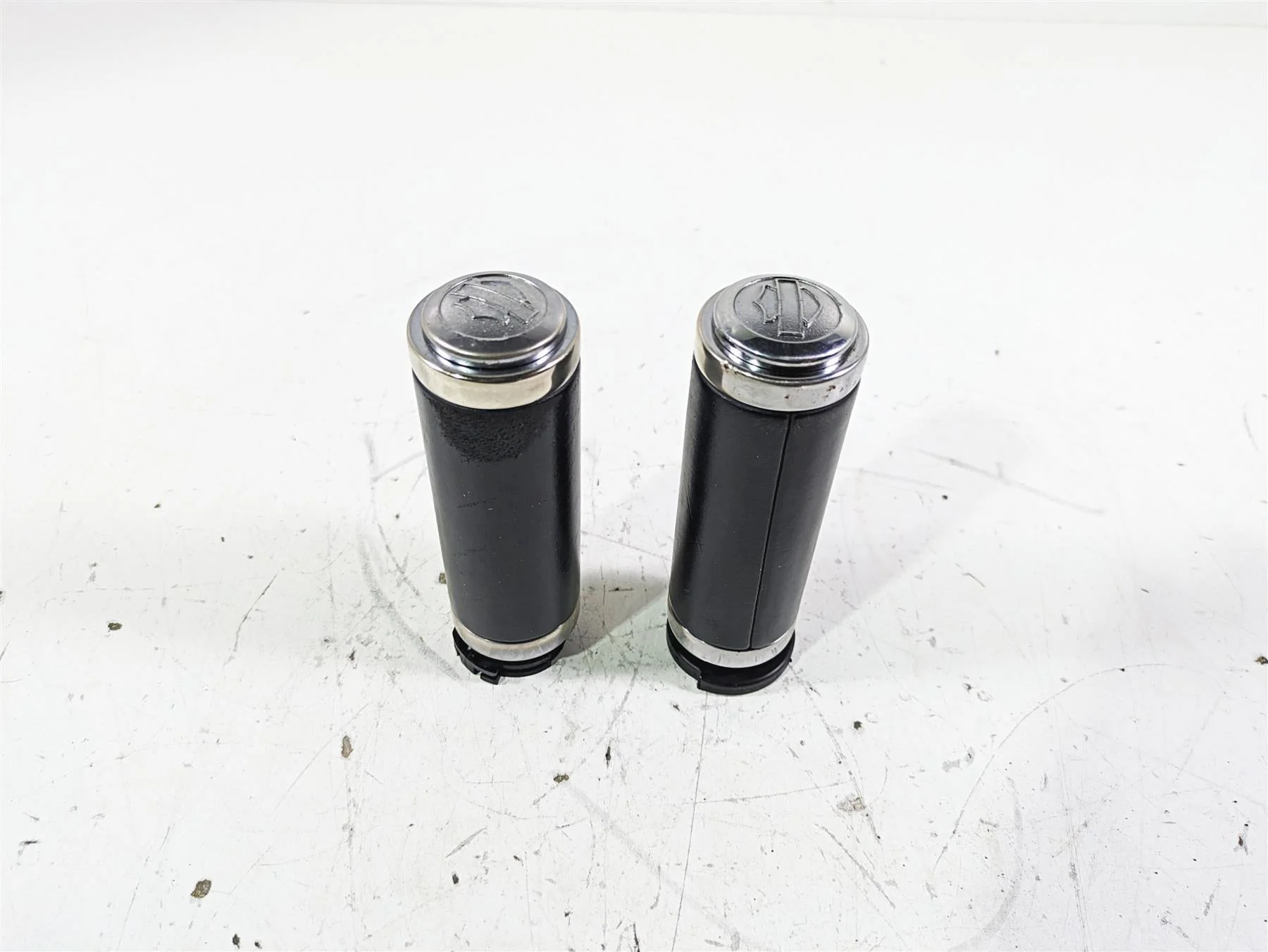 2005 Harley Softail FLSTFSE CVO Fat Boy Left Right Hand Grip Set 56020-98A - Image 2