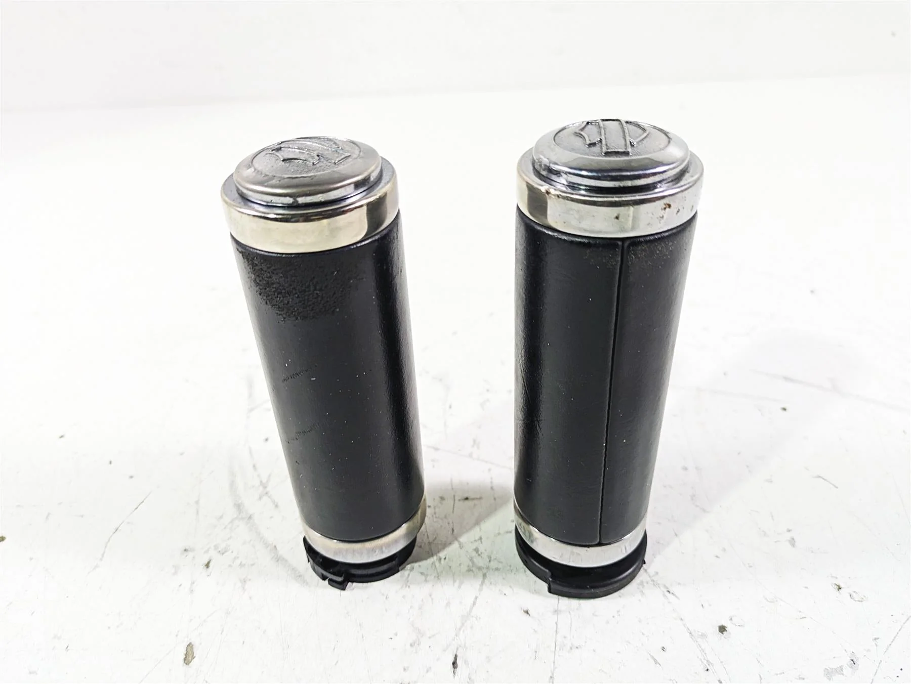 2005 Harley Softail FLSTFSE CVO Fat Boy Left Right Hand Grip Set 56020-98A - Image 6