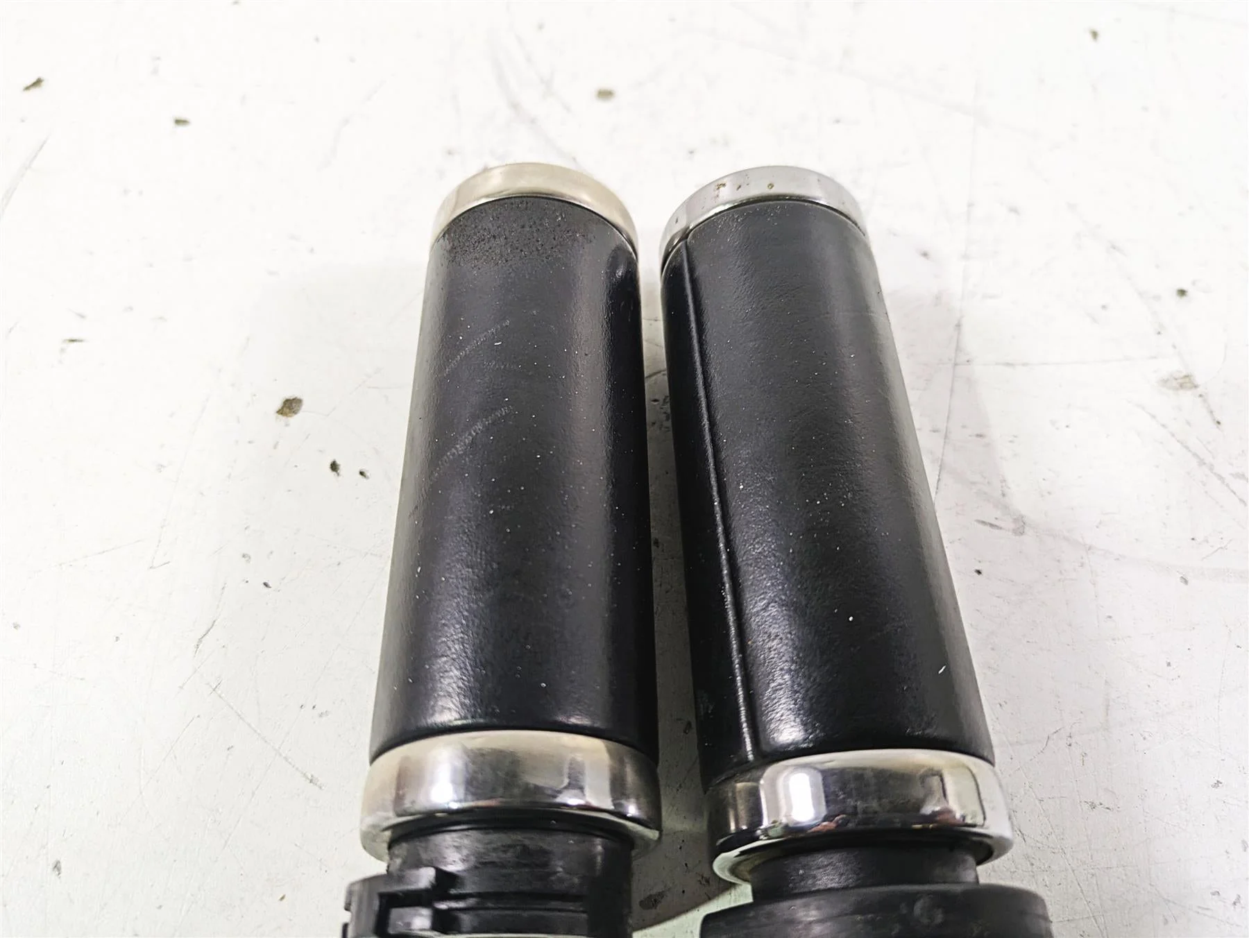 2005 Harley Softail FLSTFSE CVO Fat Boy Left Right Hand Grip Set 56020-98A - Image 8