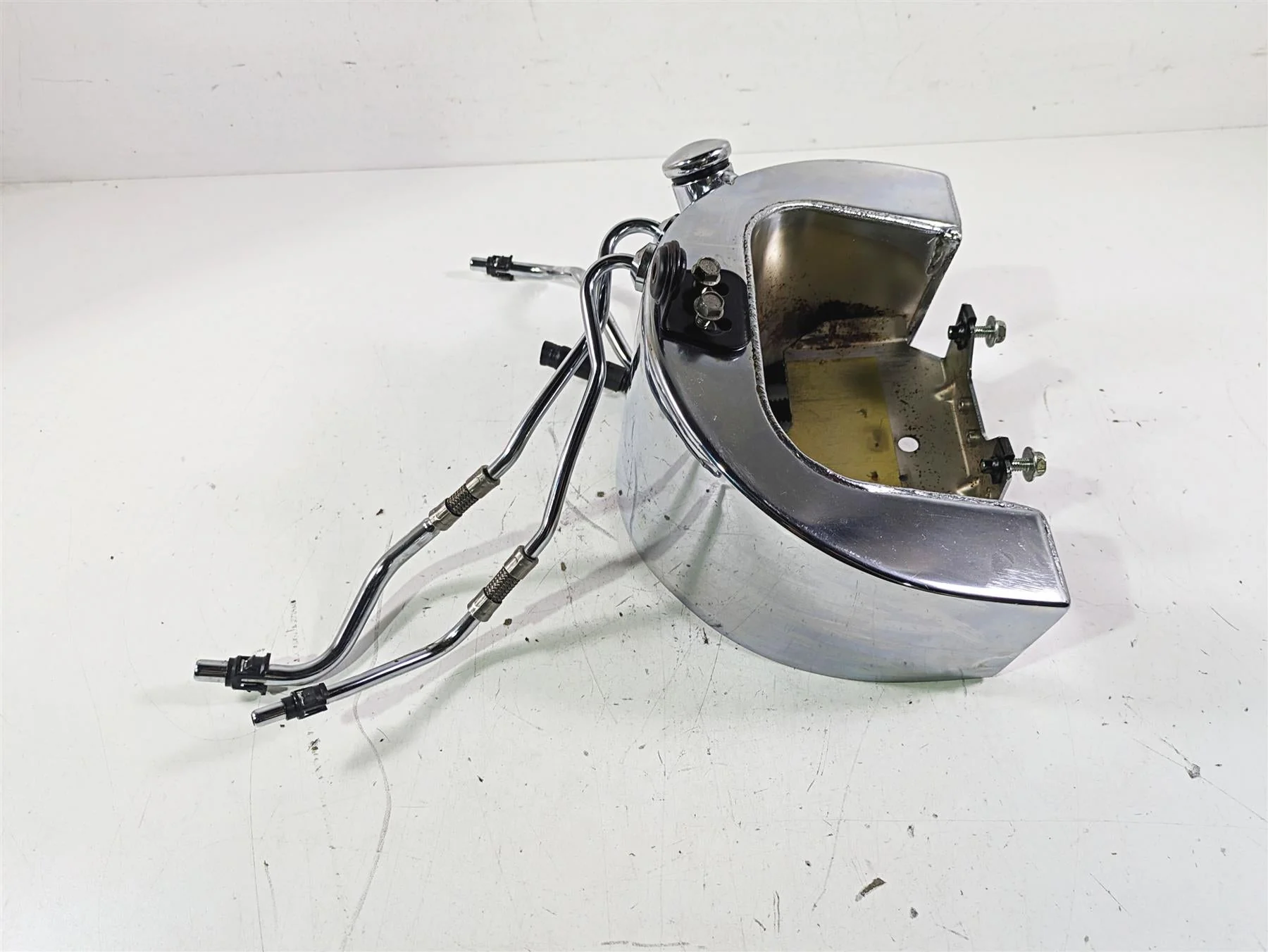 2005 Harley Softail FLSTFSE CVO Fat Boy Oil Tank Reservoir & Lines 62498-00A - Image 2