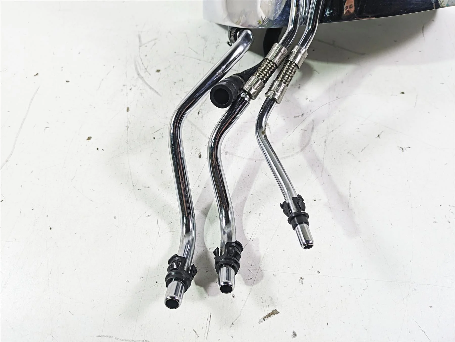 2005 Harley Softail FLSTFSE CVO Fat Boy Oil Tank Reservoir & Lines 62498-00A - Image 9