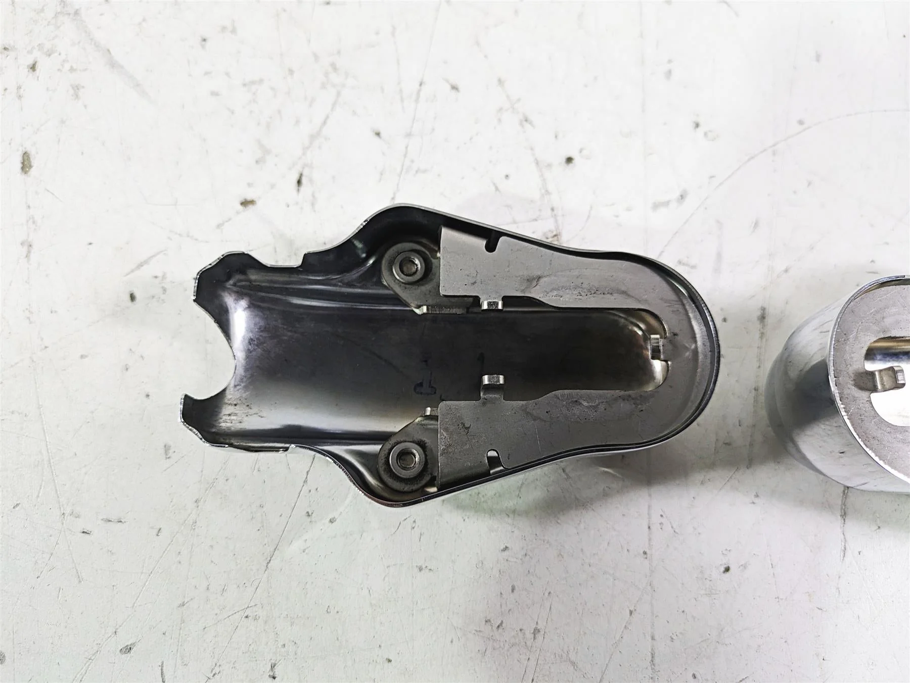2005 Harley Softail FLSTFSE CVO Fat Boy Rear Axle Covers & Mounts 44500-03 - Image 8