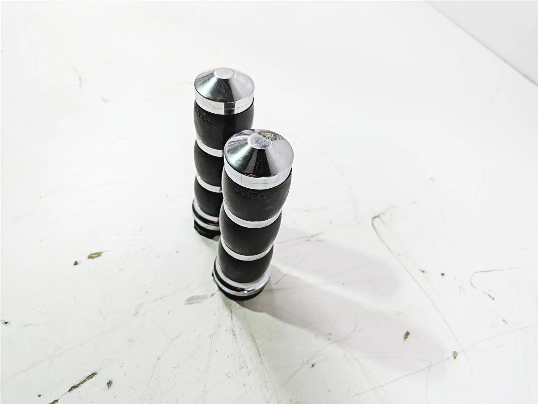 2005 Harley Softail FLSTSCI Heritage Springer Avon Air Cushion Grip Set AIR-90 - Image 10