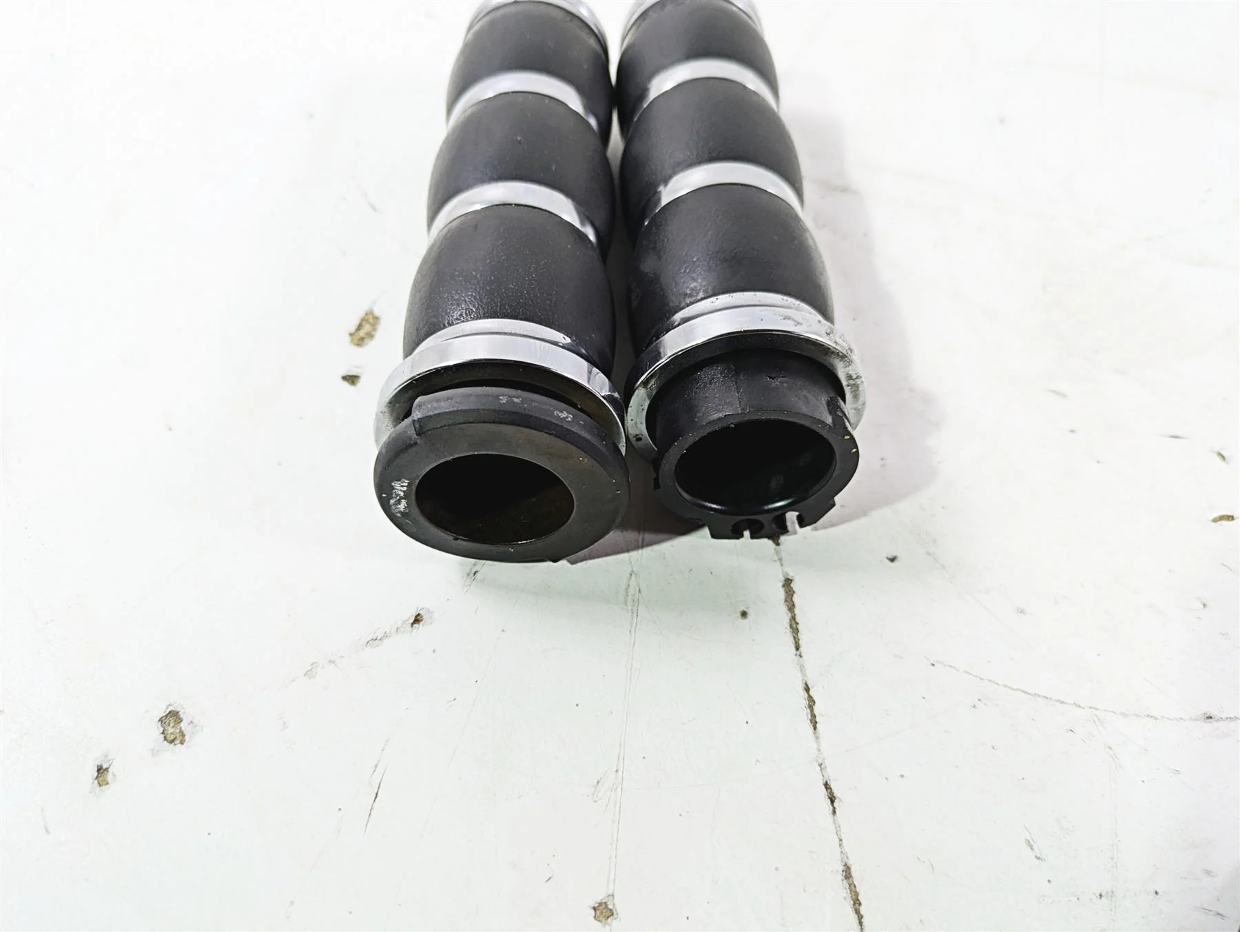 2005 Harley Softail FLSTSCI Heritage Springer Avon Air Cushion Grip Set AIR-90 - Image 3