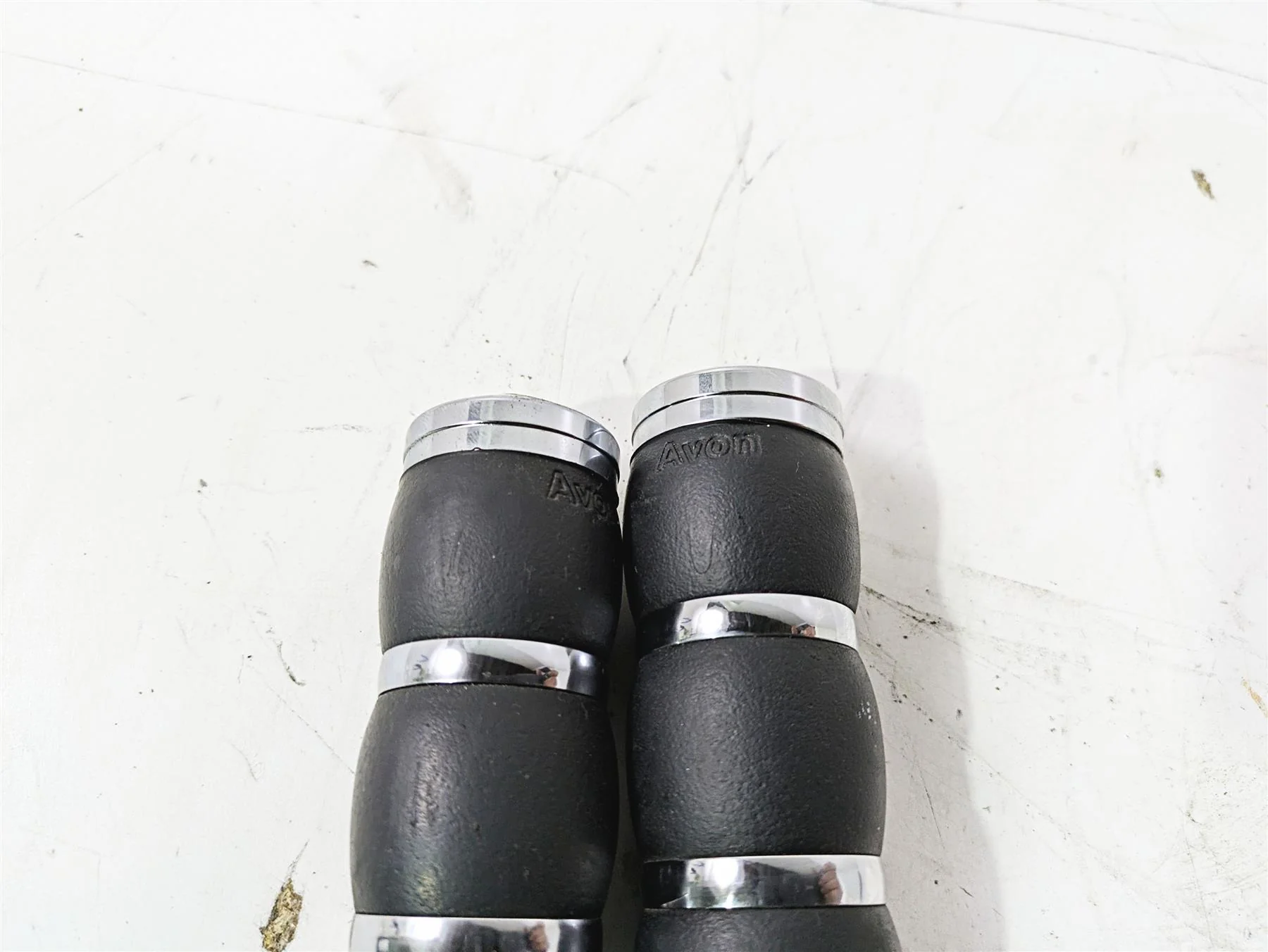 2005 Harley Softail FLSTSCI Heritage Springer Avon Air Cushion Grip Set AIR-90 - Image 5