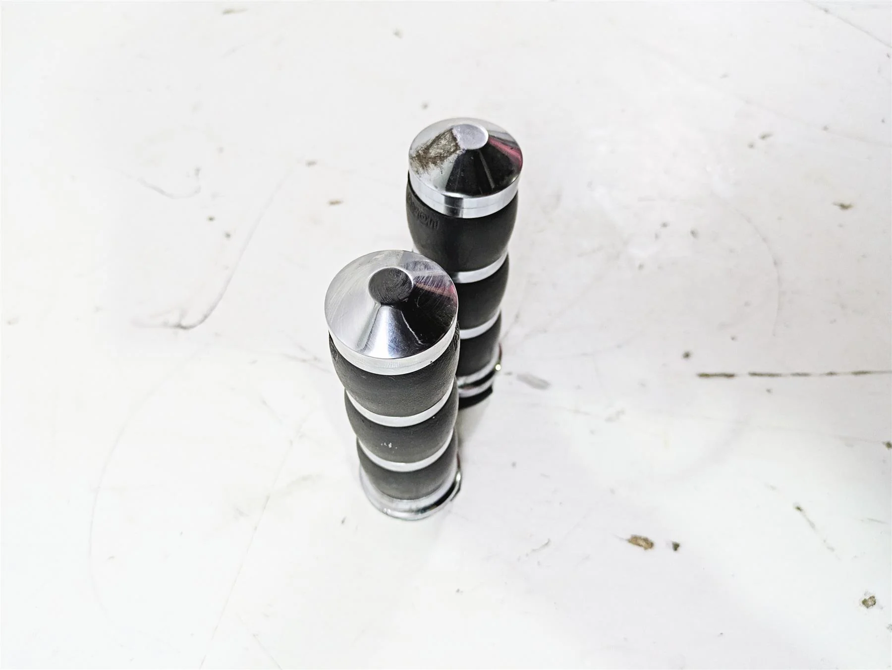 2005 Harley Softail FLSTSCI Heritage Springer Avon Air Cushion Grip Set AIR-90 - Image 9
