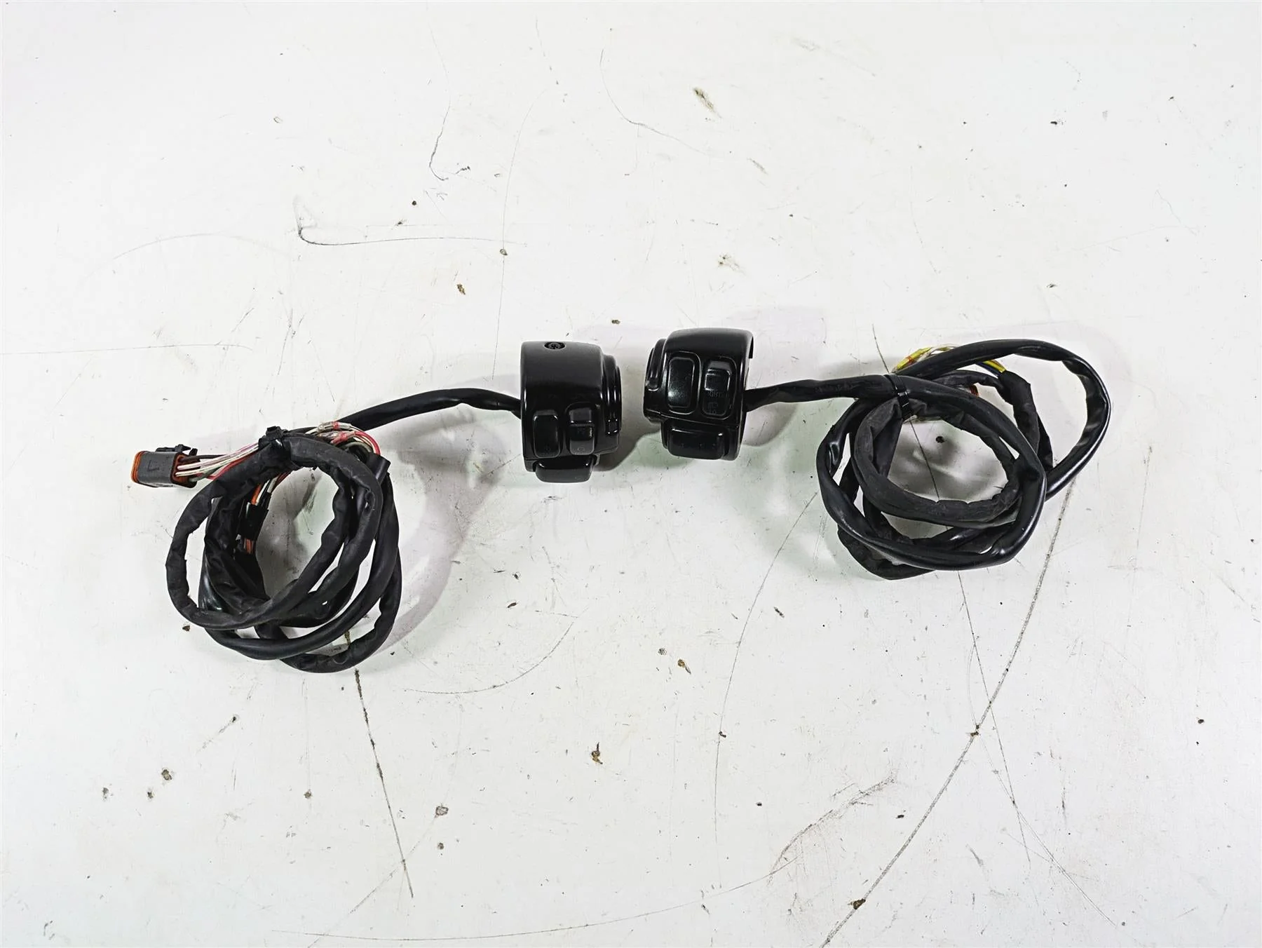 2005 Harley Softail FLSTSCI Heritage Springer Control Switch Set -Read 71682-06A - Image 4