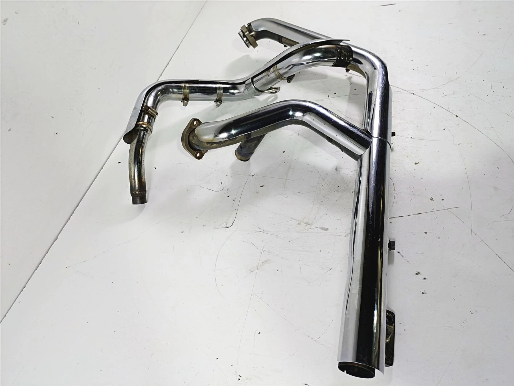 2005 Harley Softail FLSTSCI Heritage Springer Exhaust Pipe Header Set 65513-00A - Image 2