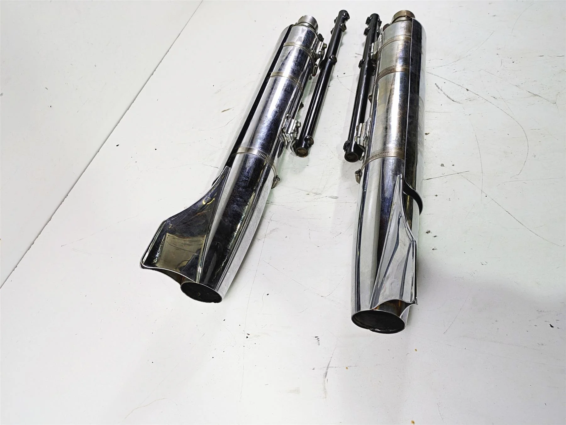 2005 Harley Softail FLSTSCI Heritage Springer Exhaust Pipe Muffler READ 65751-05 - Image 2