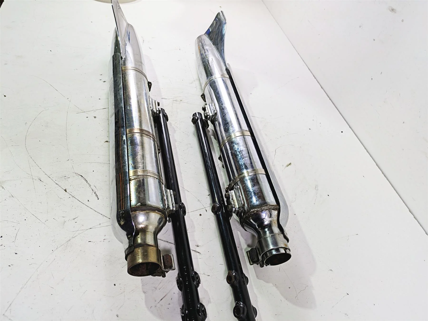 2005 Harley Softail FLSTSCI Heritage Springer Exhaust Pipe Muffler READ 65751-05 - Image 3