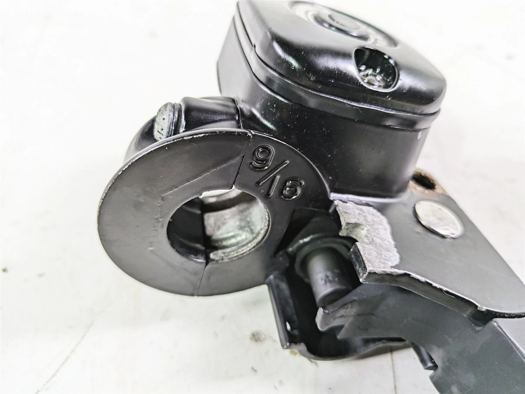 2005 Harley Softail FLSTSCI Heritage Springer Front Brake Mstr Cylinder 45019-96 - Image 5