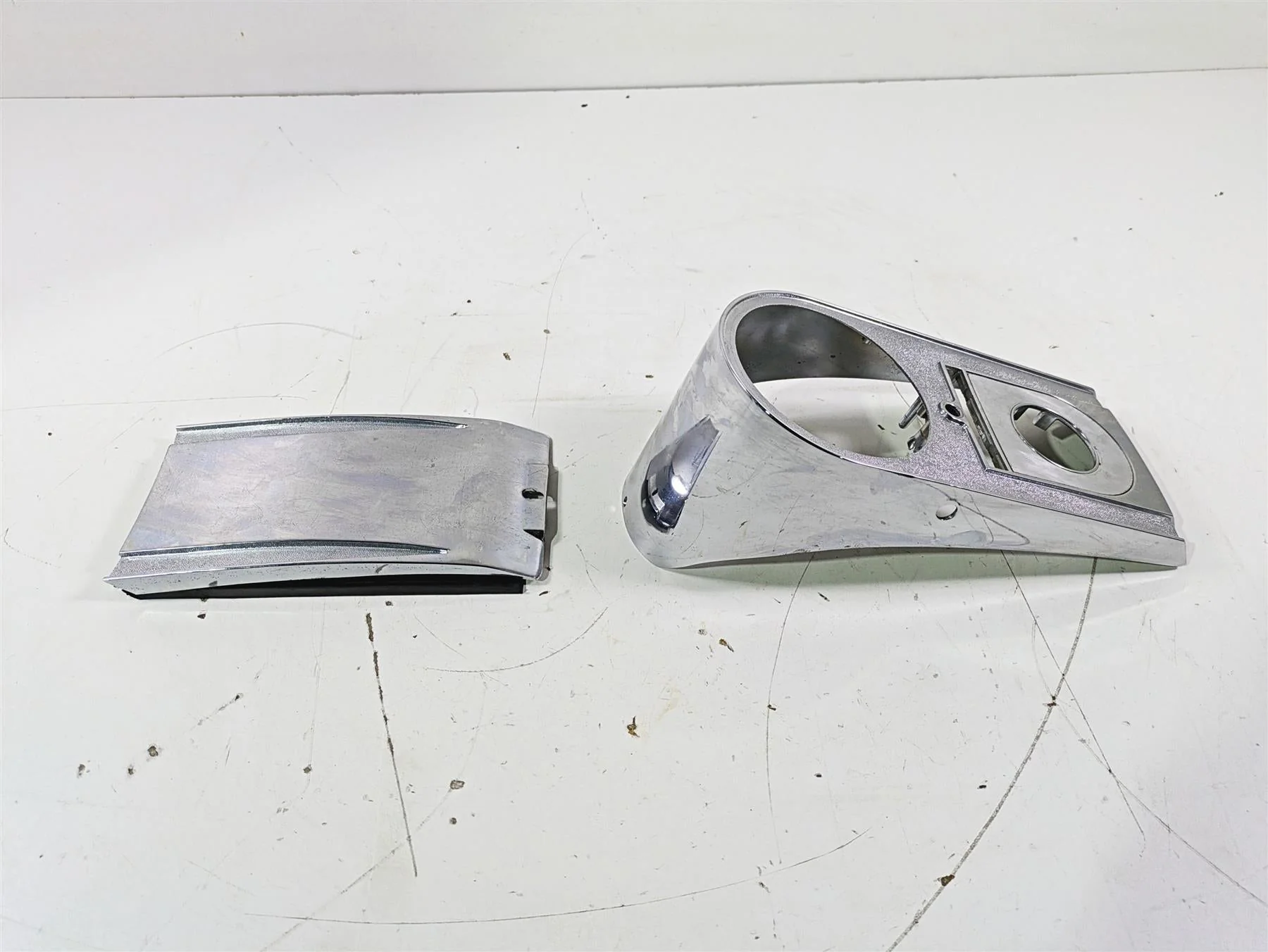 2005 Harley Softail FLSTSCI Heritage Springer Fuel Tank Dash Cover Read 71273-00 - Image 3