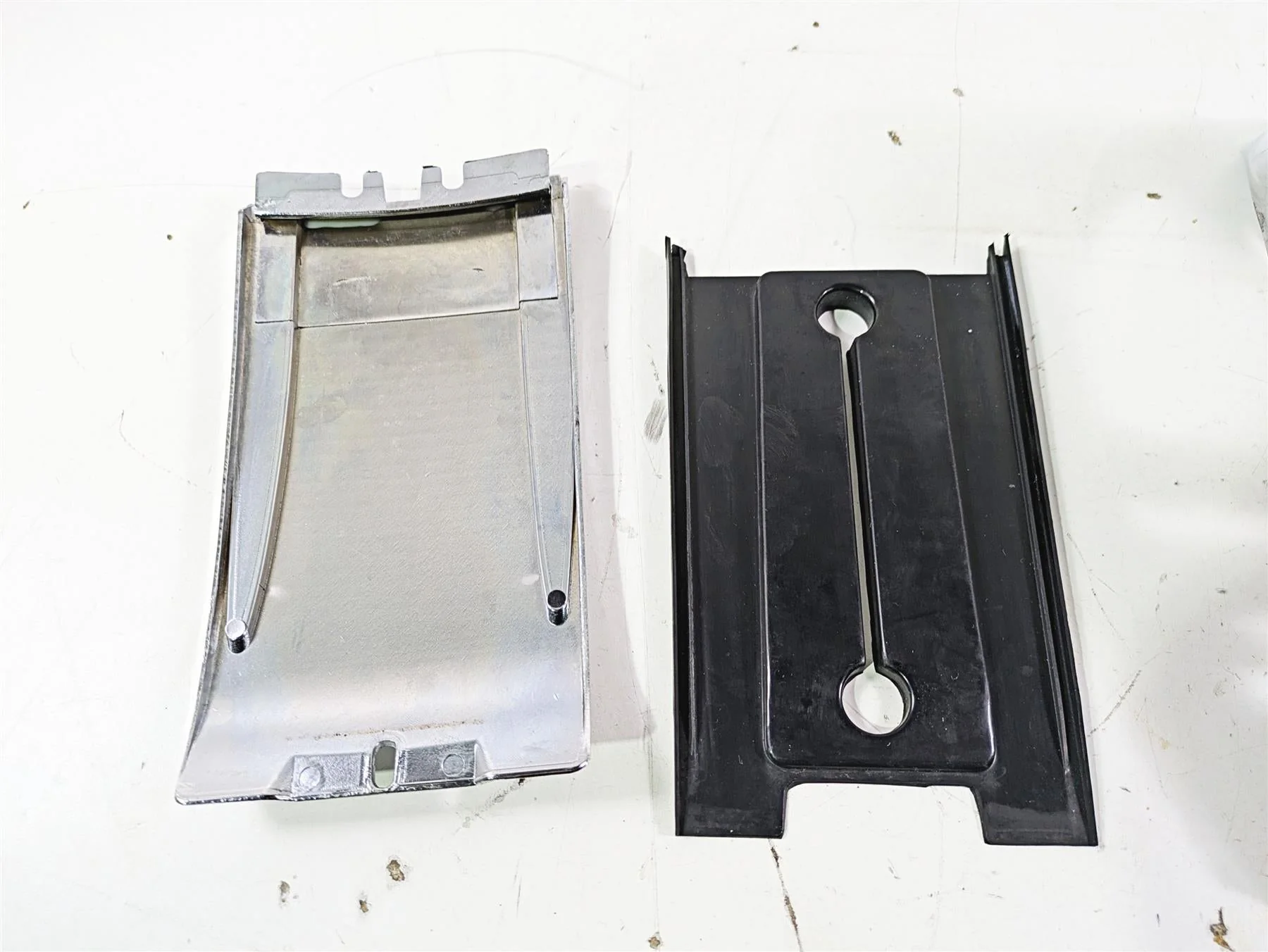 2005 Harley Softail FLSTSCI Heritage Springer Fuel Tank Dash Cover Read 71273-00 - Image 6