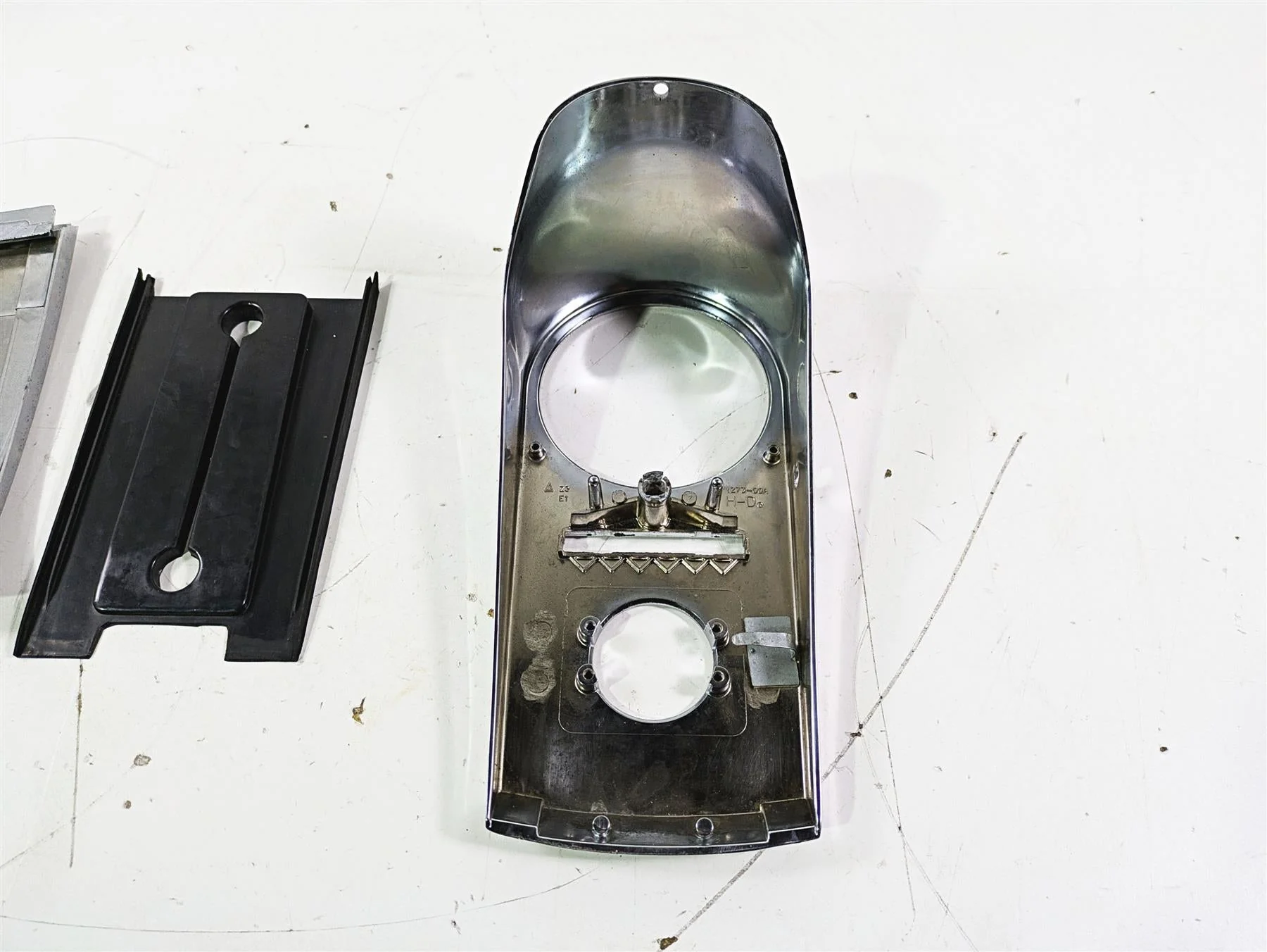 2005 Harley Softail FLSTSCI Heritage Springer Fuel Tank Dash Cover Read 71273-00 - Image 7