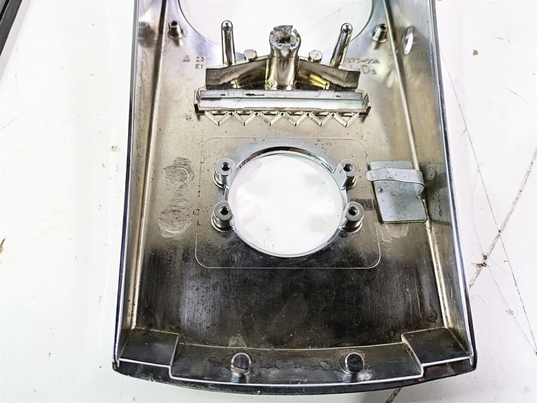 2005 Harley Softail FLSTSCI Heritage Springer Fuel Tank Dash Cover Read 71273-00 - Image 9