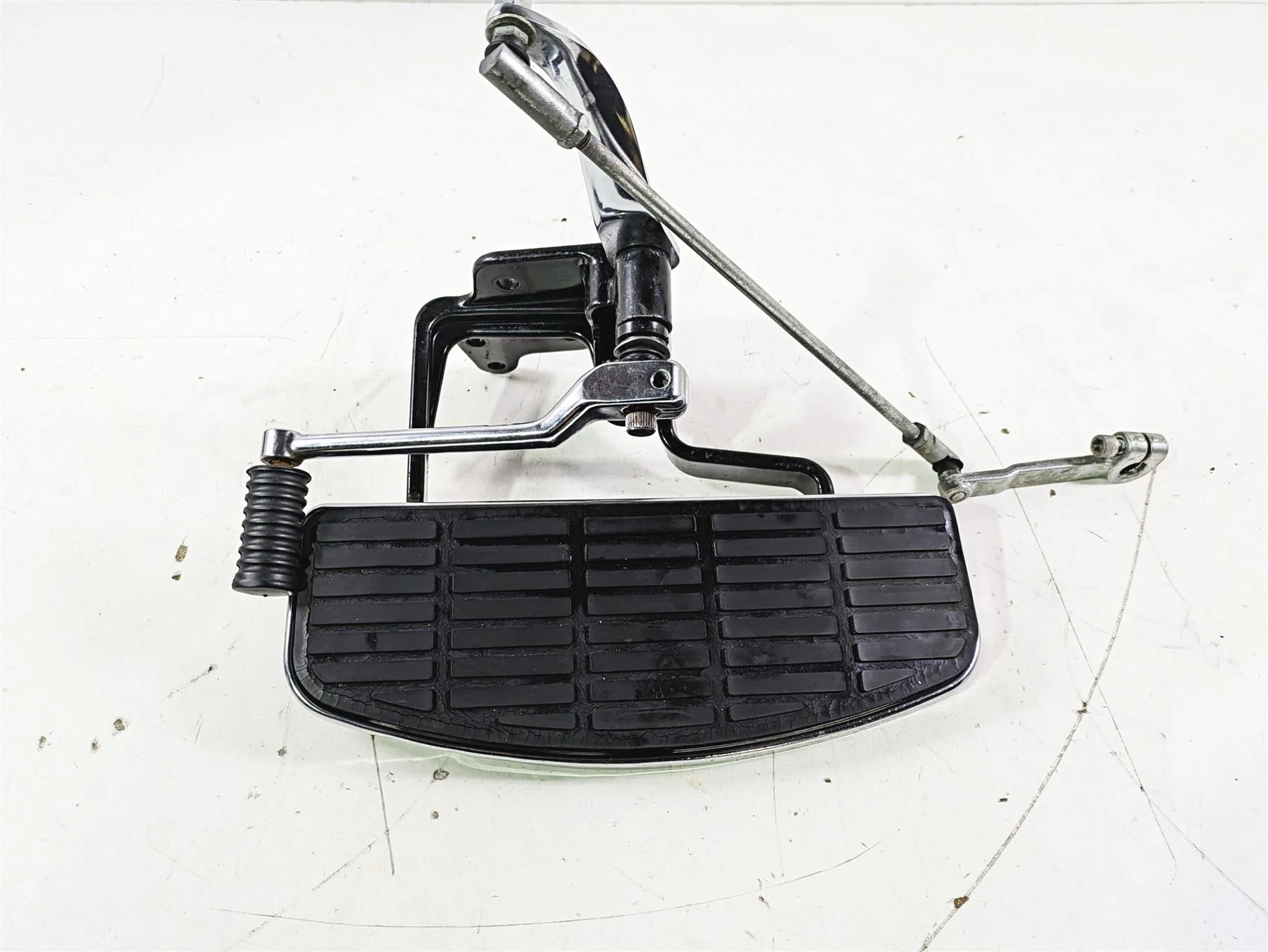 2005 Harley Softail FLSTSCI Heritage Springer Left Floorboard + Shifter 33630-00