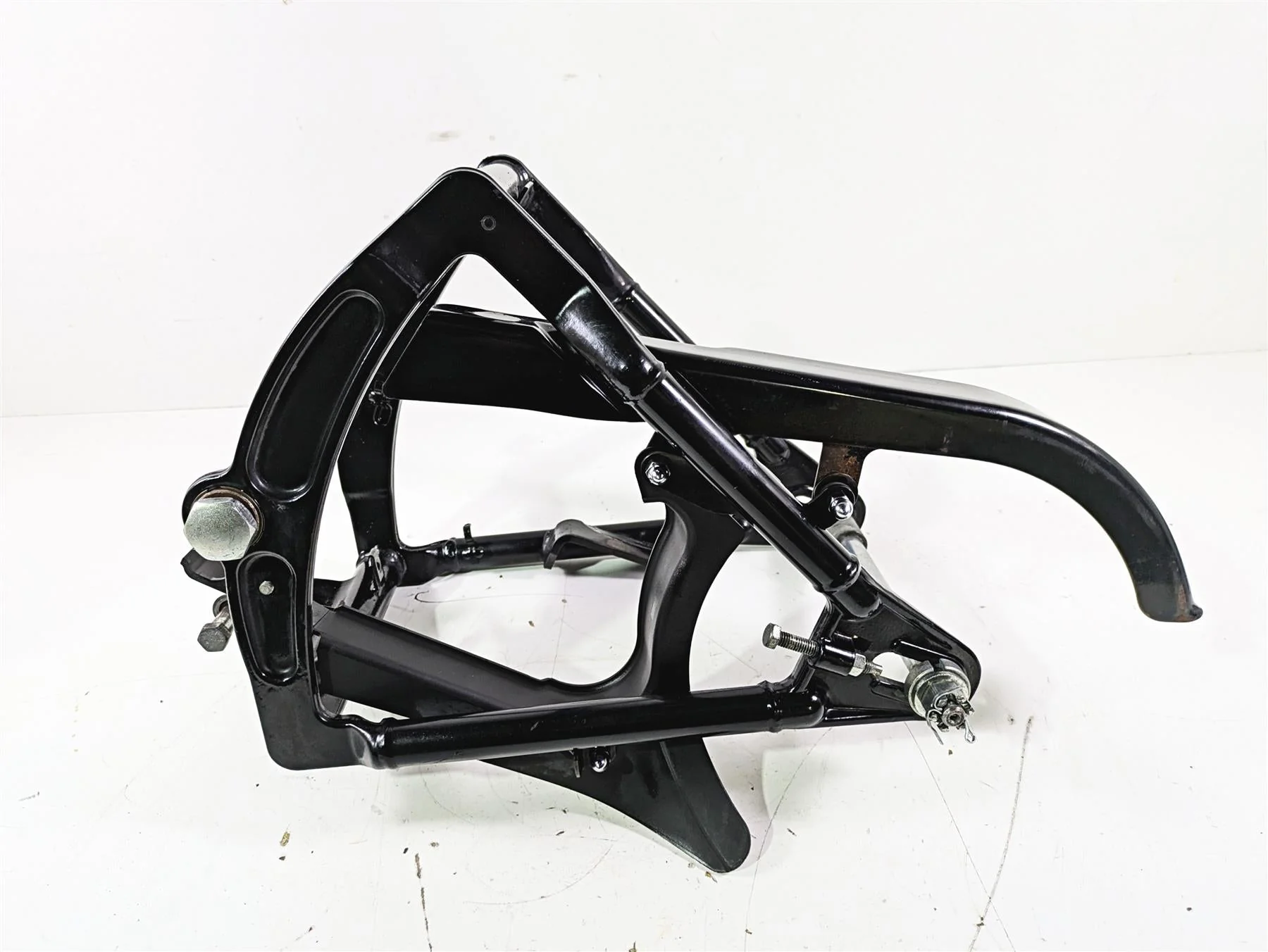 2005 Harley Softail FLSTSCI Heritage Springer Rear Swing Arm + Axle 47573-00A - Image 5