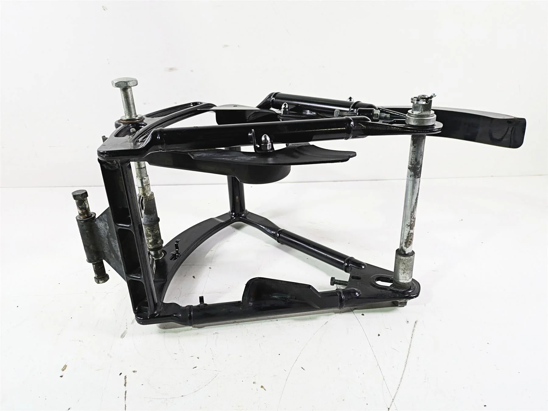 2005 Harley Softail FLSTSCI Heritage Springer Rear Swing Arm + Axle 47573-00A - Image 8