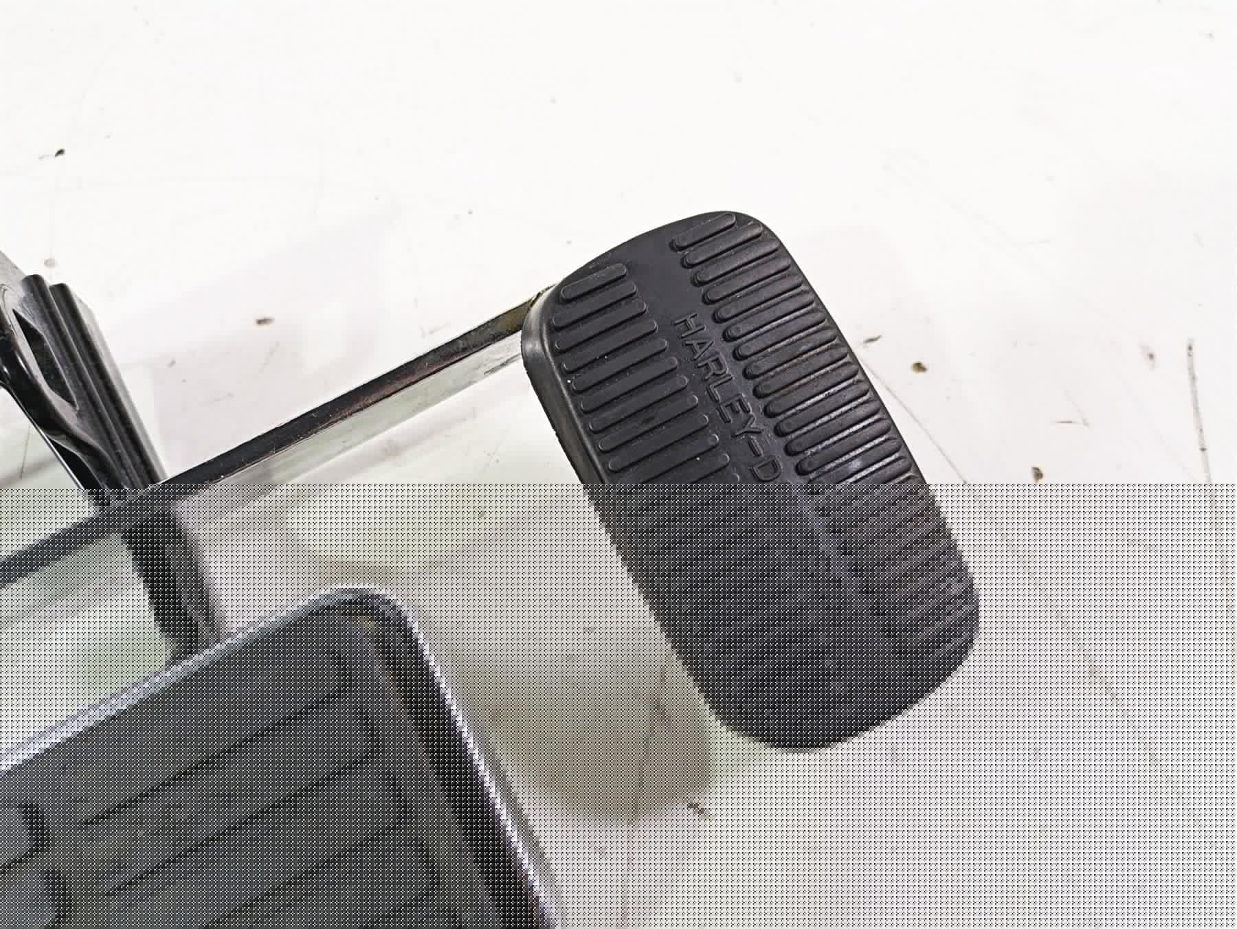 2005 Harley Softail FLSTSCI Heritage Springer Right Floorboard & Brake 50600026 - Image 6