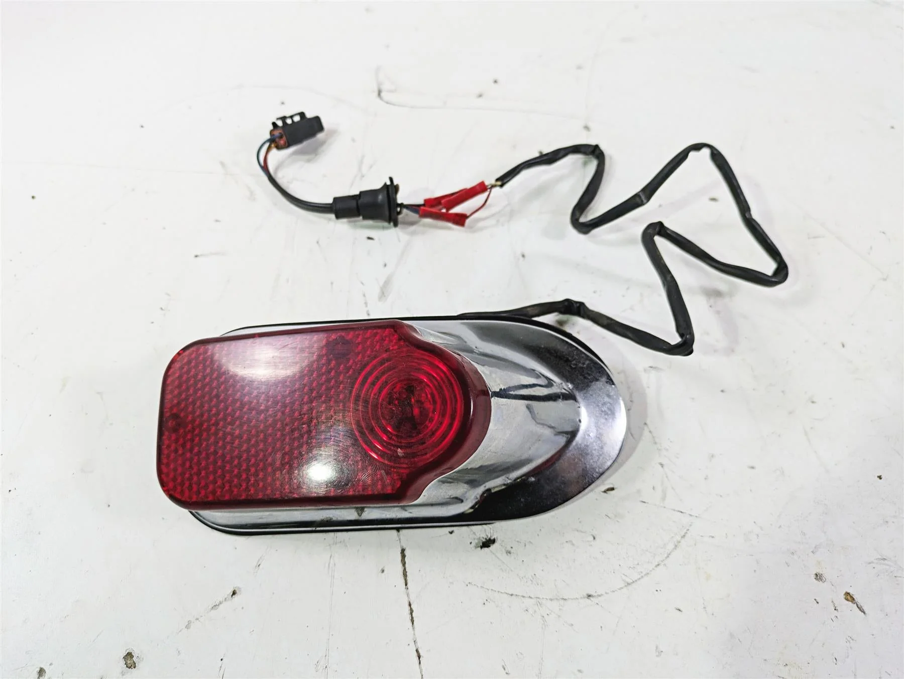 2005 Harley Softail FLSTSCI Heritage Springer Taillight Brake Lamp 68280-05 - Image 2