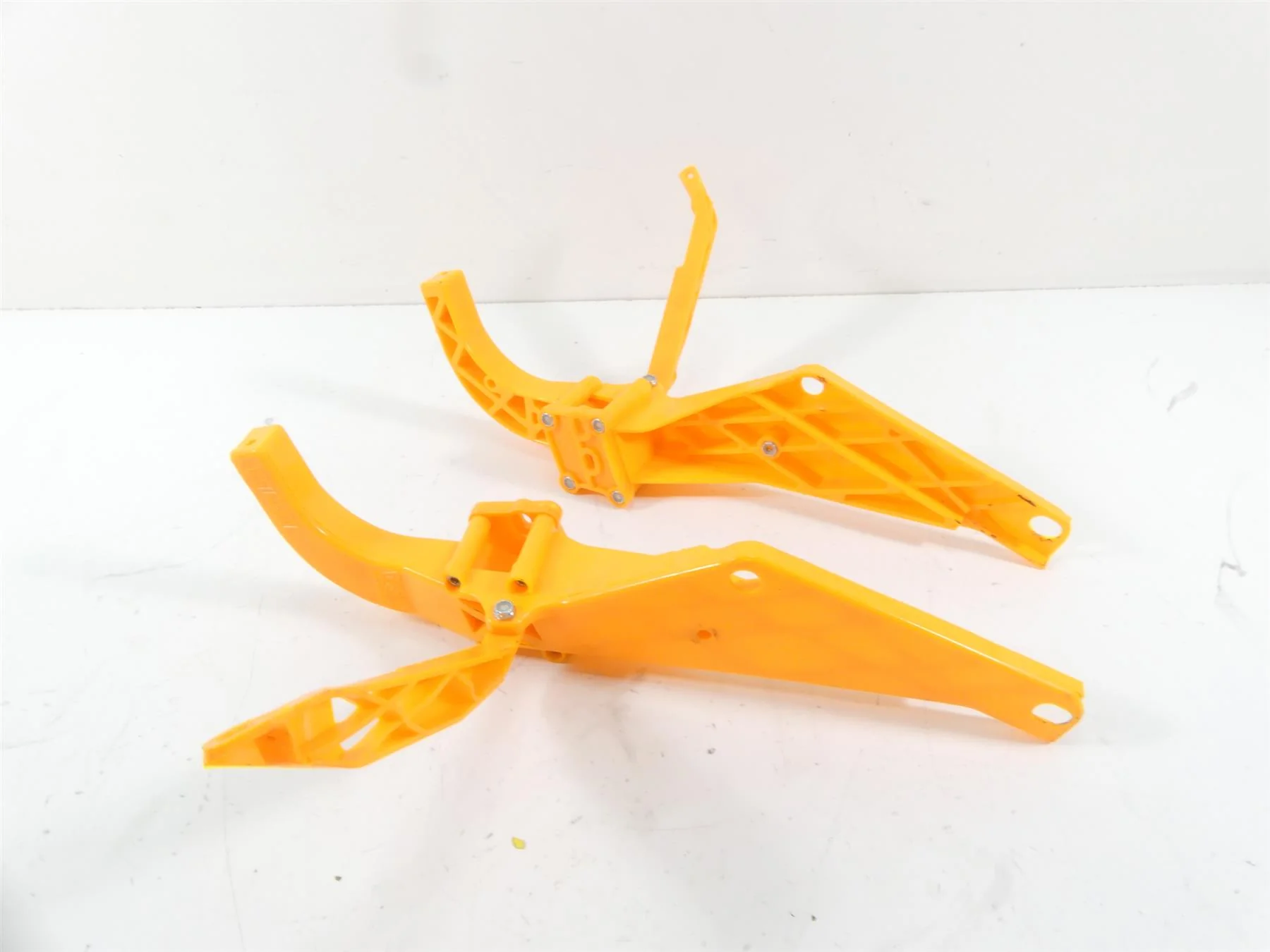 2005 Harley Touring CVO FLHTC SE Electra Glide Fairing Bracket Set 2330-0102 - Image 2