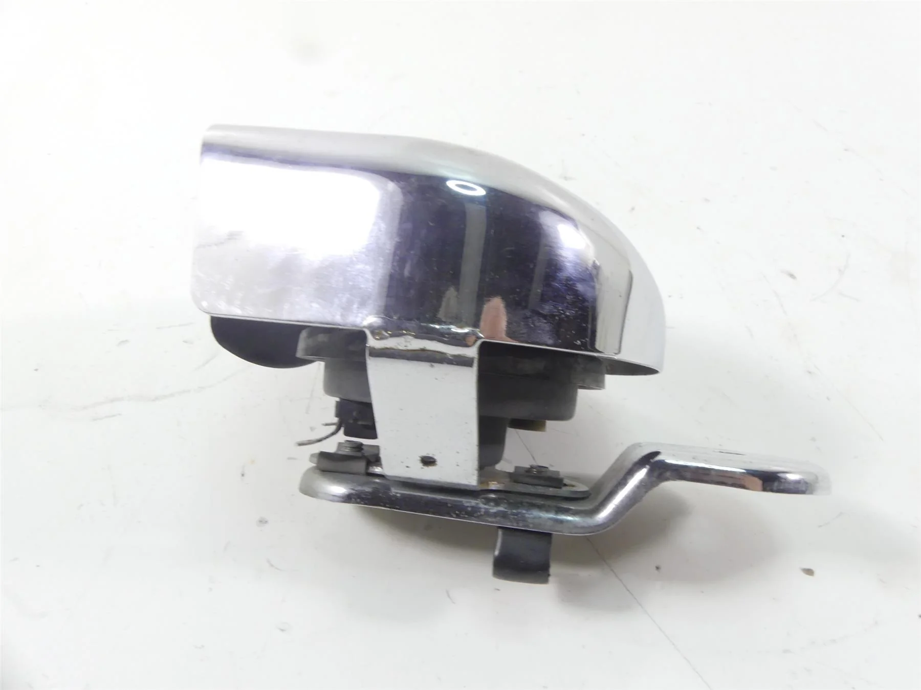 2005 Harley Touring CVO FLHTC SE Electra Glide  Horn With Chrome Cover 69012-93A - Image 7