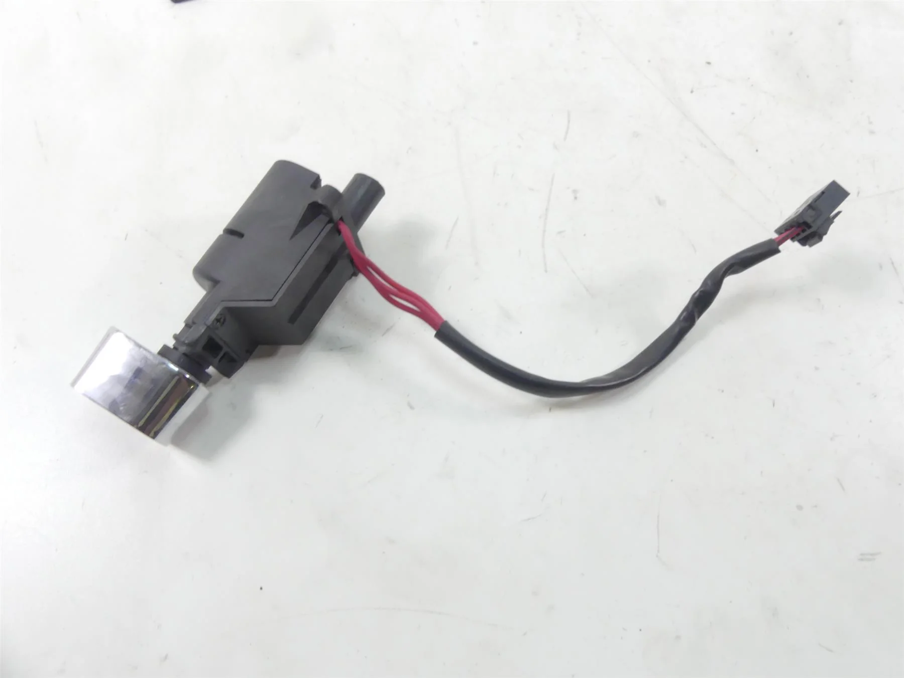 2005 Harley Touring CVO FLHTC SE Electra Glide  Ignition Switch Key Set 71640-99 - Image 2
