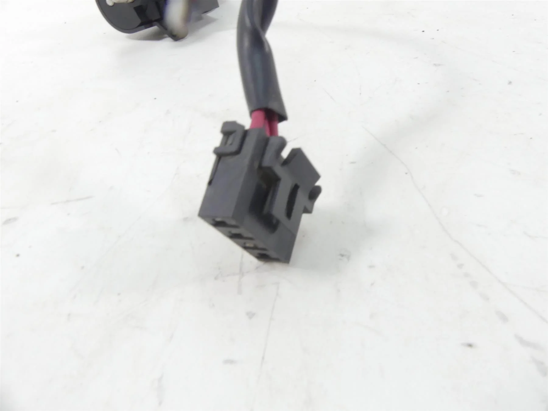 2005 Harley Touring CVO FLHTC SE Electra Glide  Ignition Switch Key Set 71640-99 - Image 6