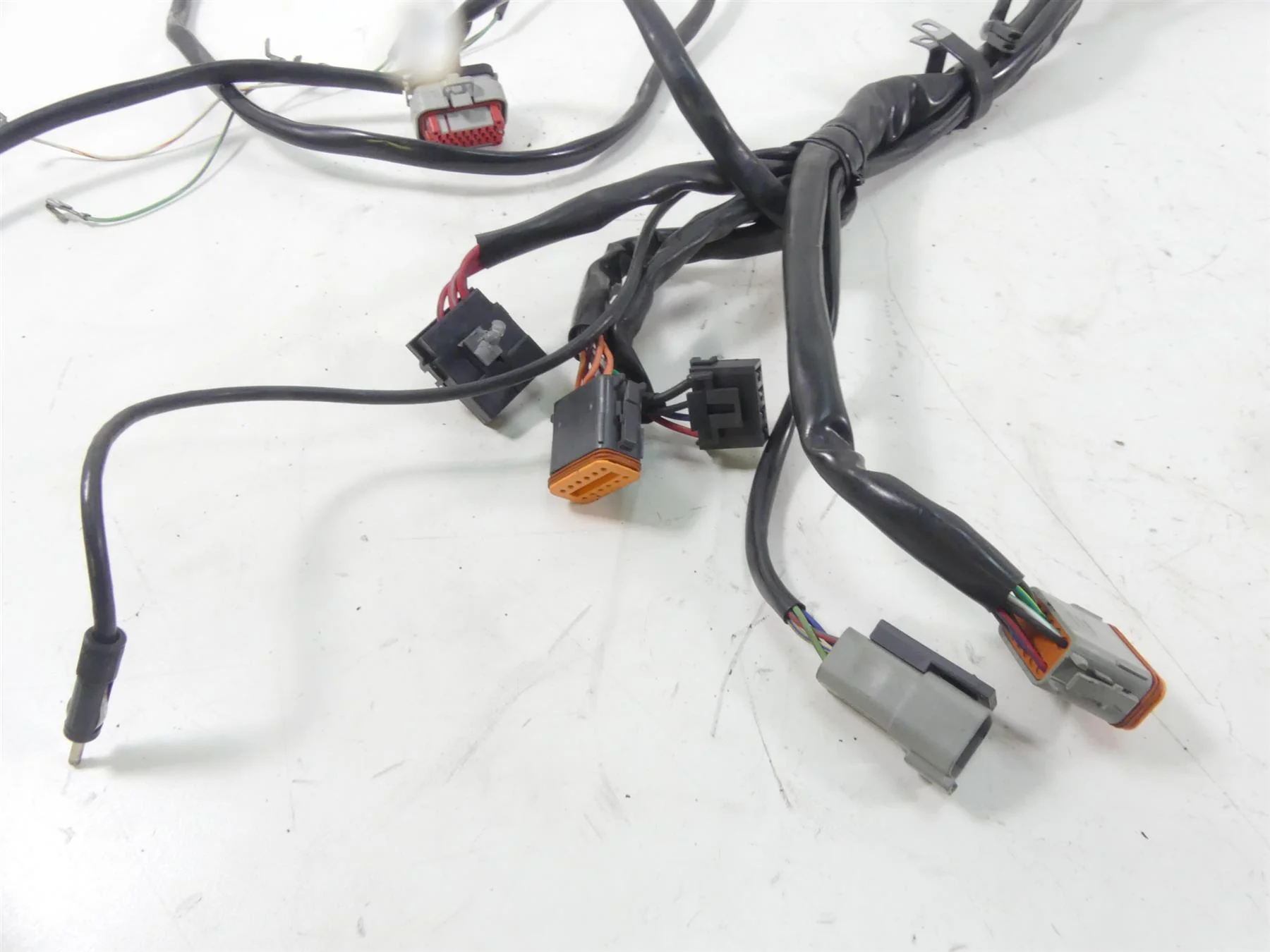 2005 Harley Touring CVO FLHTC SE Electra Glide  Main Wiring Harness 70985-04 - Image 6