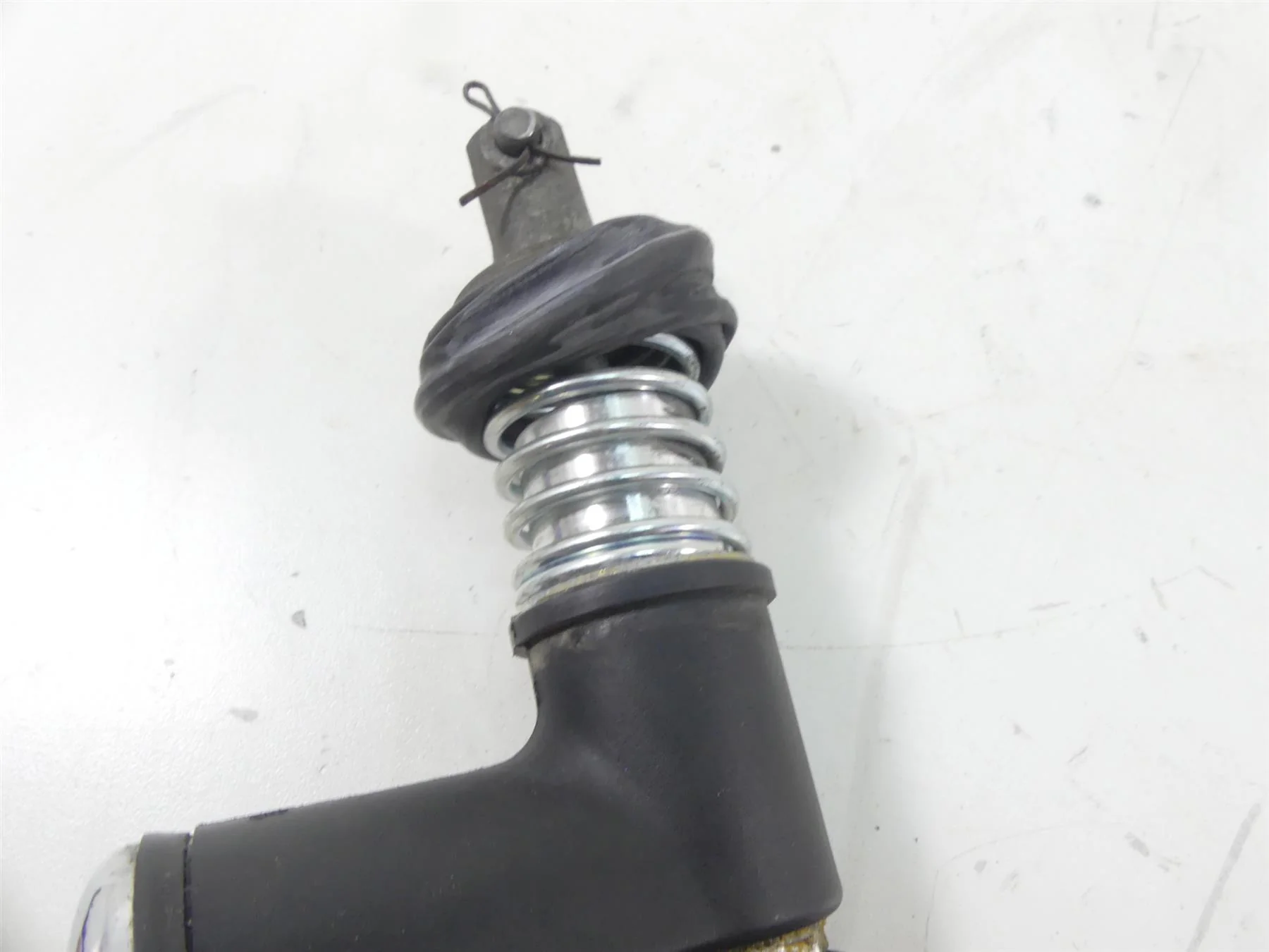 2005 Harley Touring CVO FLHTC SE Electra Glide  Rear Brake Master Cyl 41782-05 - Image 5