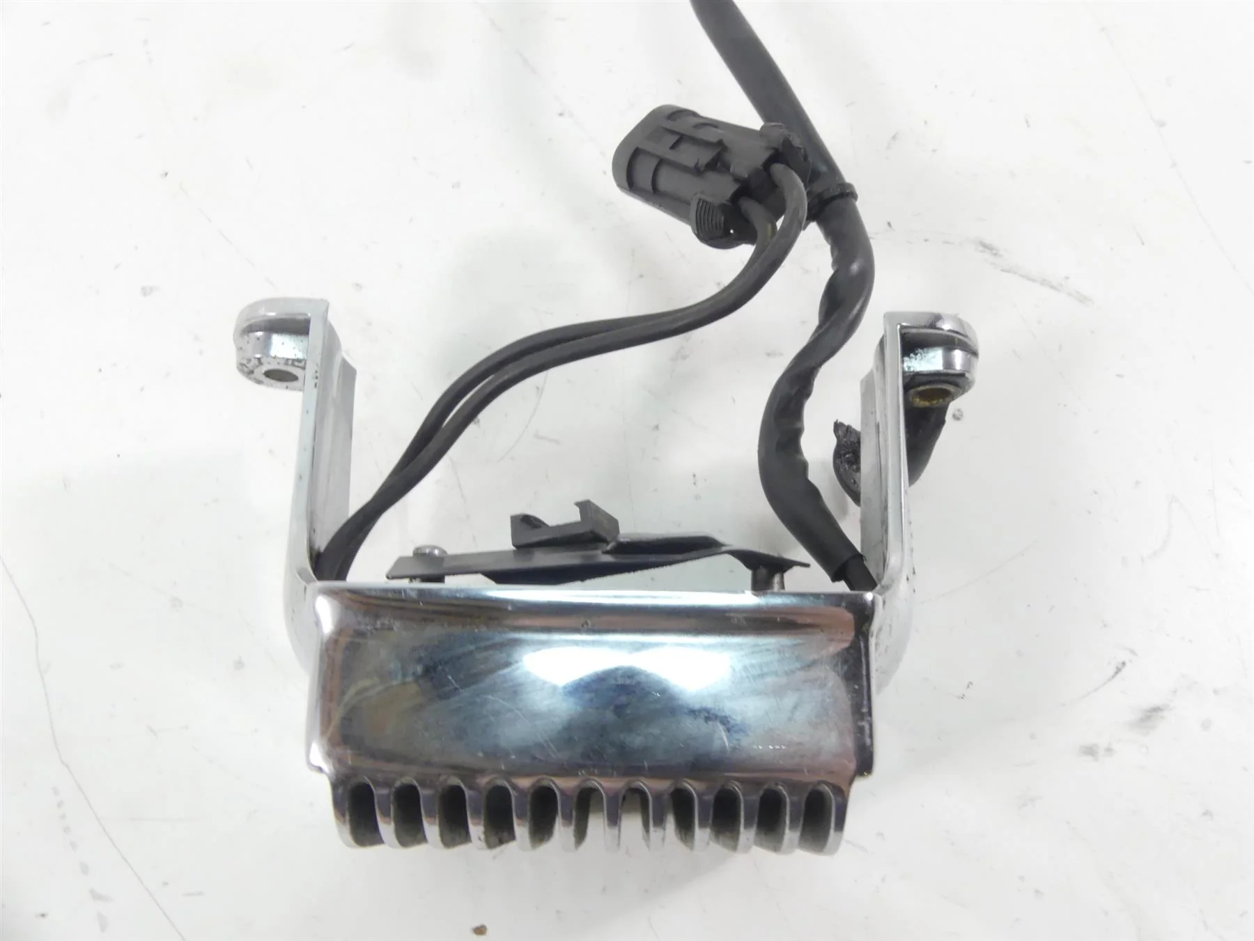 2005 Harley Touring CVO FLHTC SE Electra Glide  Rectifier Volt Regulatr 74622-04 - Image 2