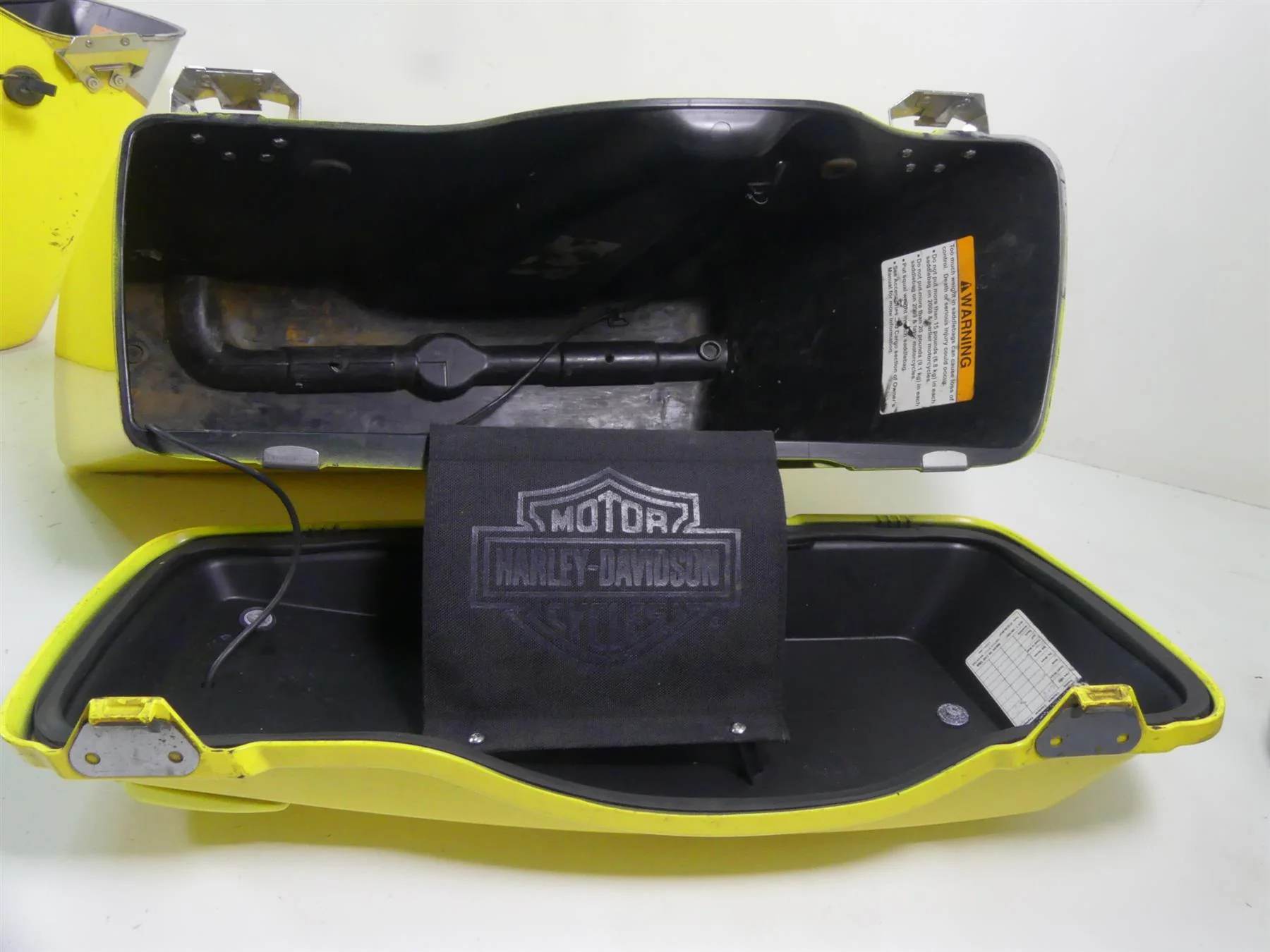 2005 Harley Touring CVO FLHTC SE Electra Glide  Saddlebag Case Set 90906-05 - Image 10