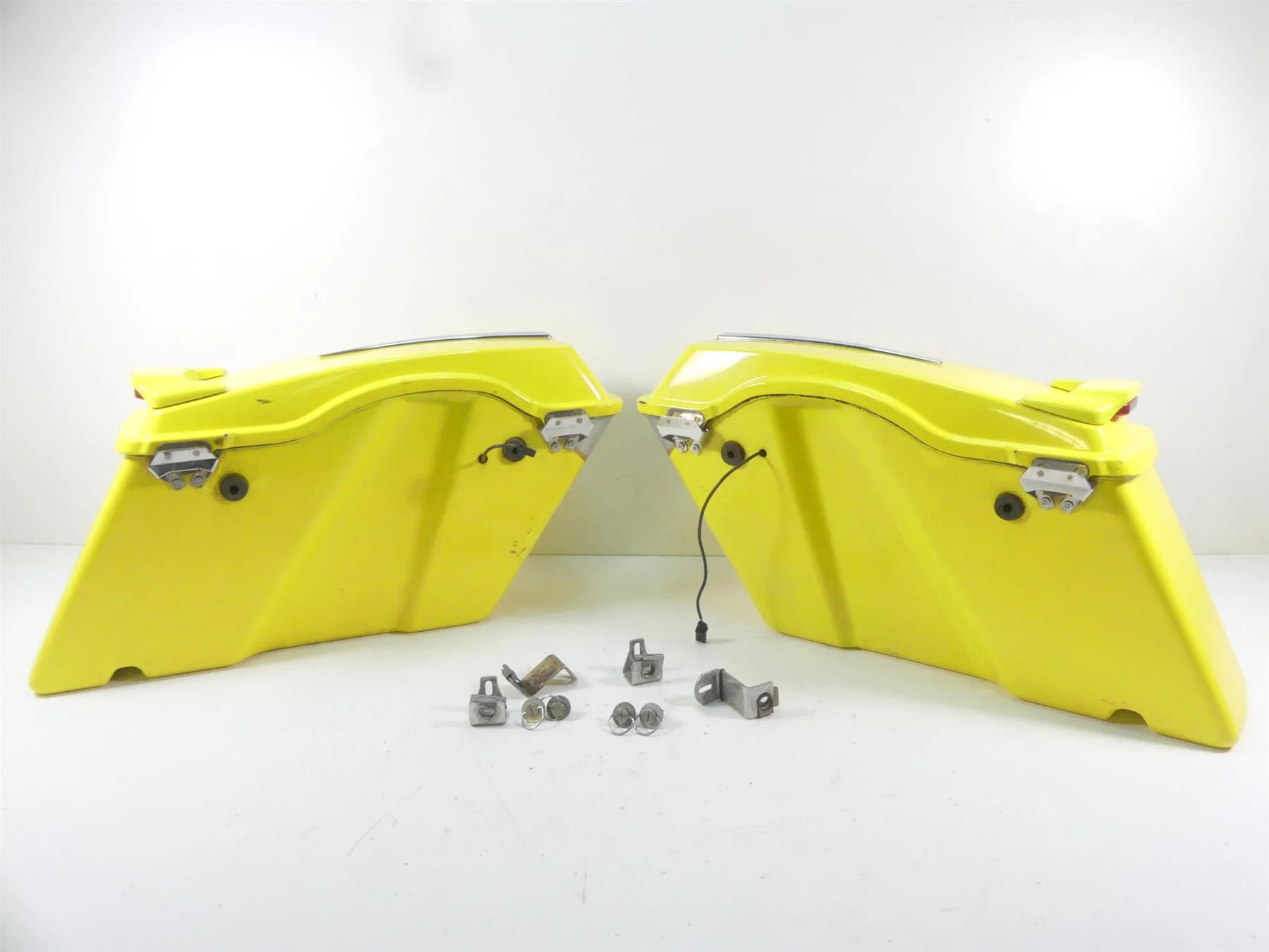 2005 Harley Touring CVO FLHTC SE Electra Glide  Saddlebag Case Set 90906-05 - Image 7