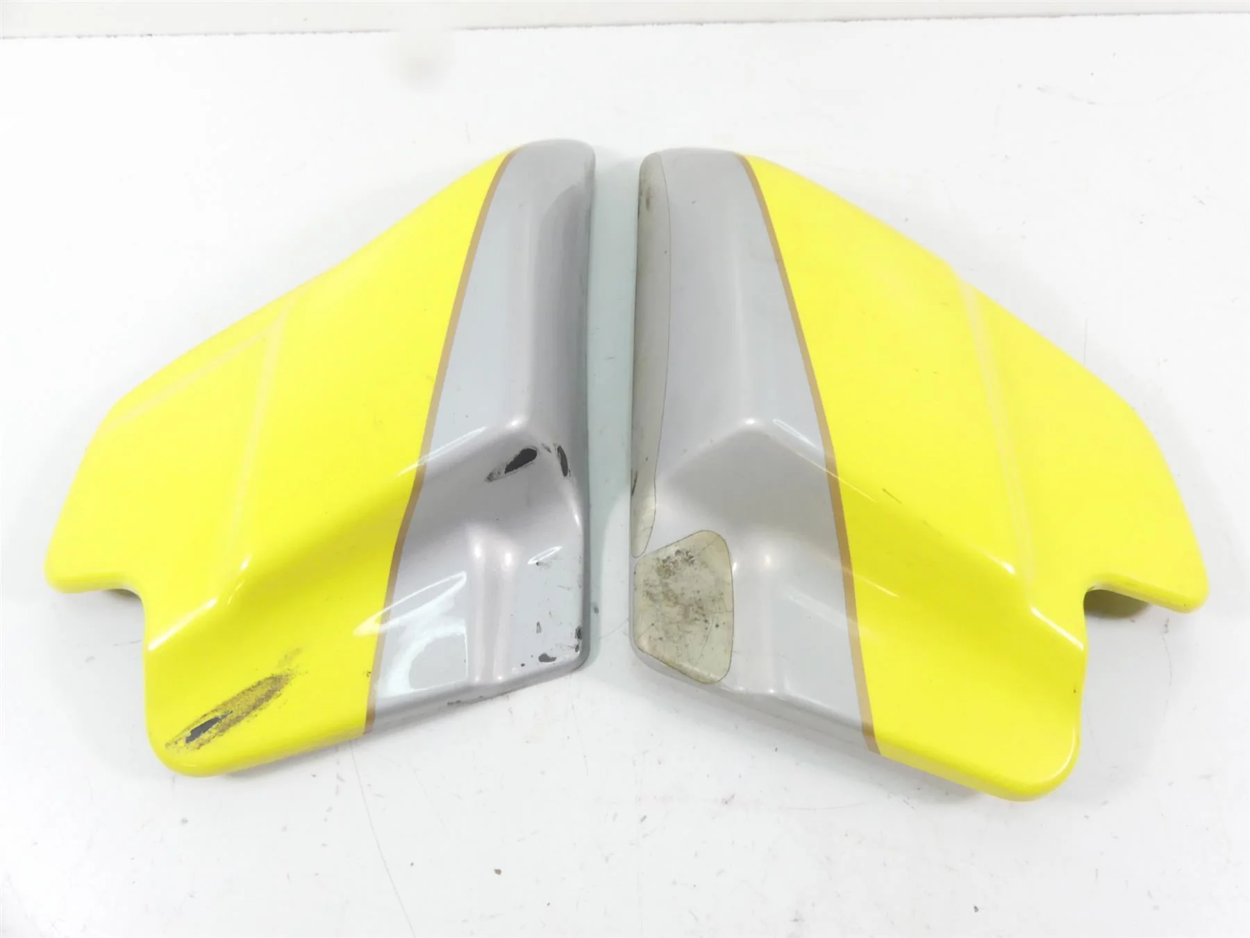 2005 Harley Touring CVO FLHTC SE Electra Glide  Side Cover Set - Read 66048-97 - Image 2