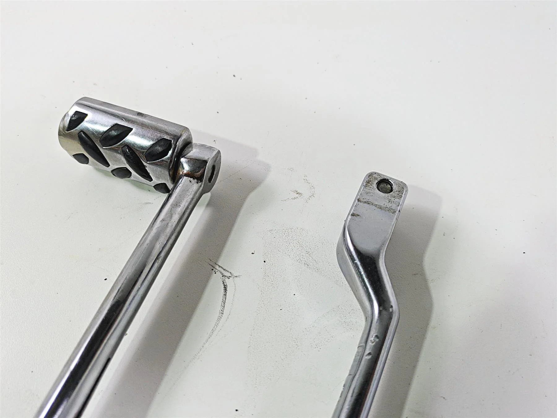 2005 Harley Touring FLHRI Road King Chrome Shifter Lever Pedal Pegs - Image 11