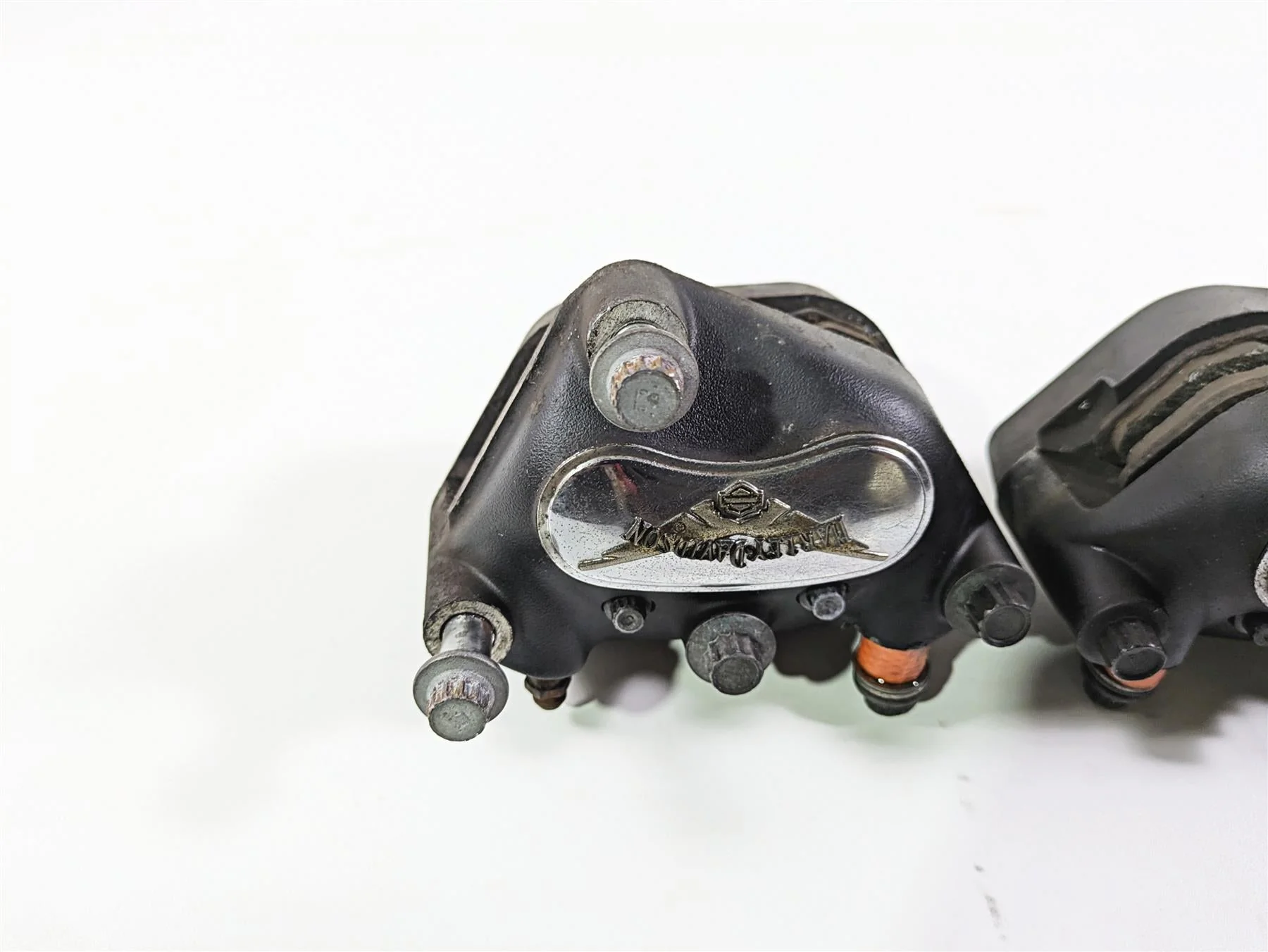 2005 Harley Touring FLHRI Road King Front Brake Caliper Set 44023-00C 44046-00D - Image 10