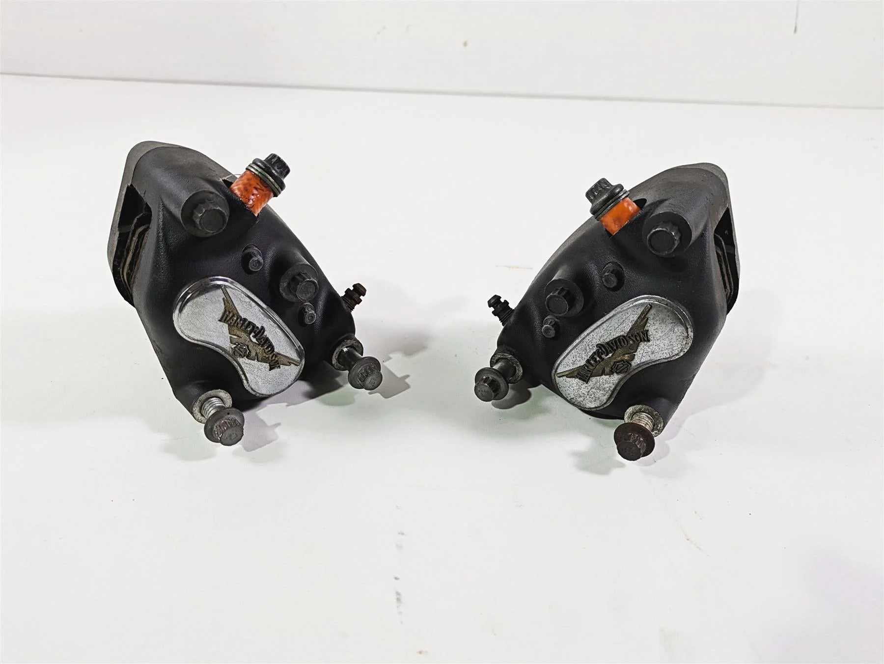 2005 Harley Touring FLHRI Road King Front Brake Caliper Set 44023-00C 44046-00D - Image 12