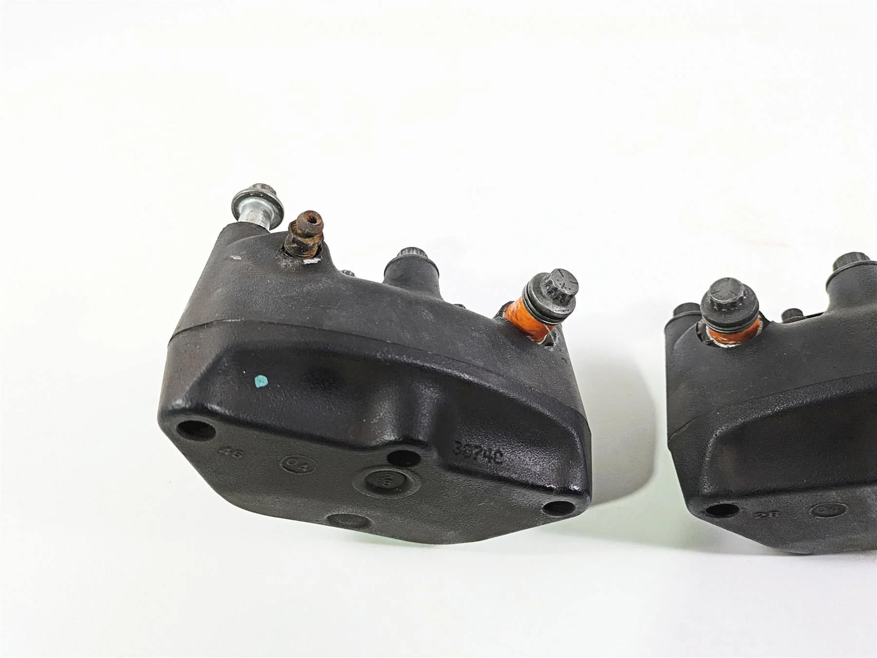 2005 Harley Touring FLHRI Road King Front Brake Caliper Set 44023-00C 44046-00D - Image 7