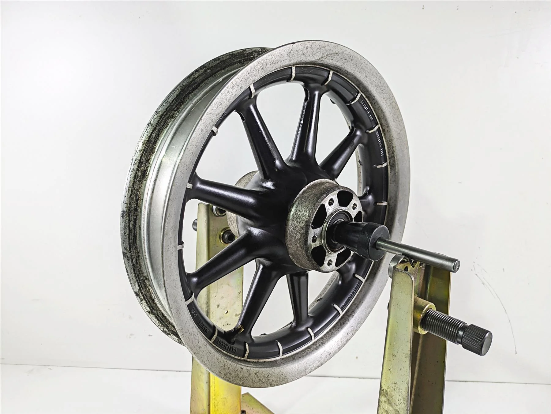 2005 Harley Touring FLHRI Road King Front Wheel Rim 16x3 9 Spoke 41154-04