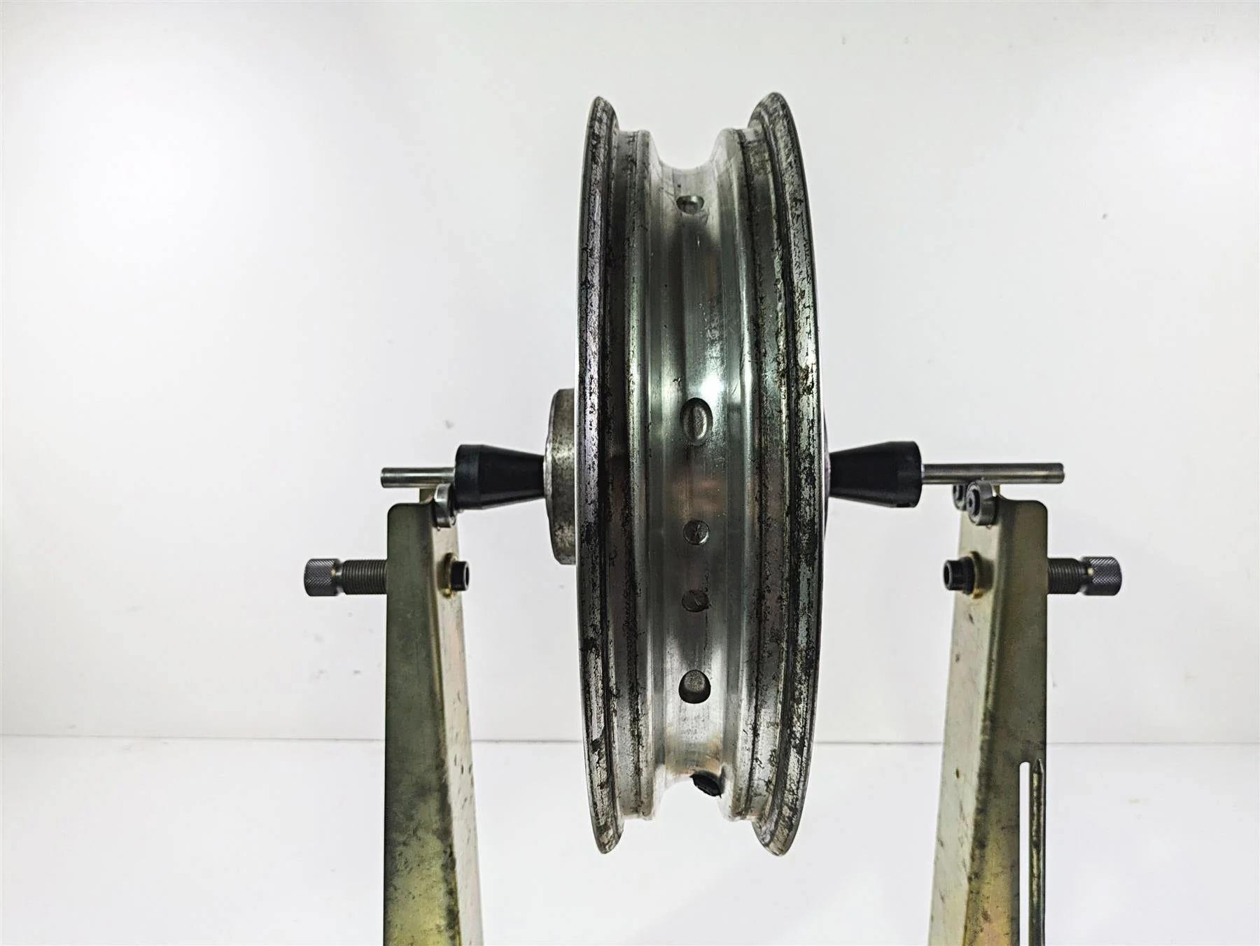 2005 Harley Touring FLHRI Road King Front Wheel Rim 16x3 9 Spoke 41154-04 - Image 3