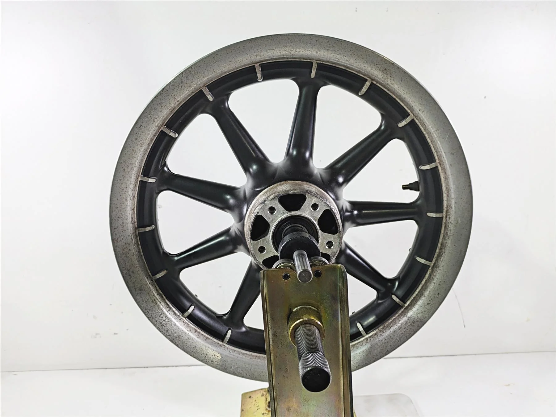 2005 Harley Touring FLHRI Road King Front Wheel Rim 16x3 9 Spoke 41154-04 - Image 6