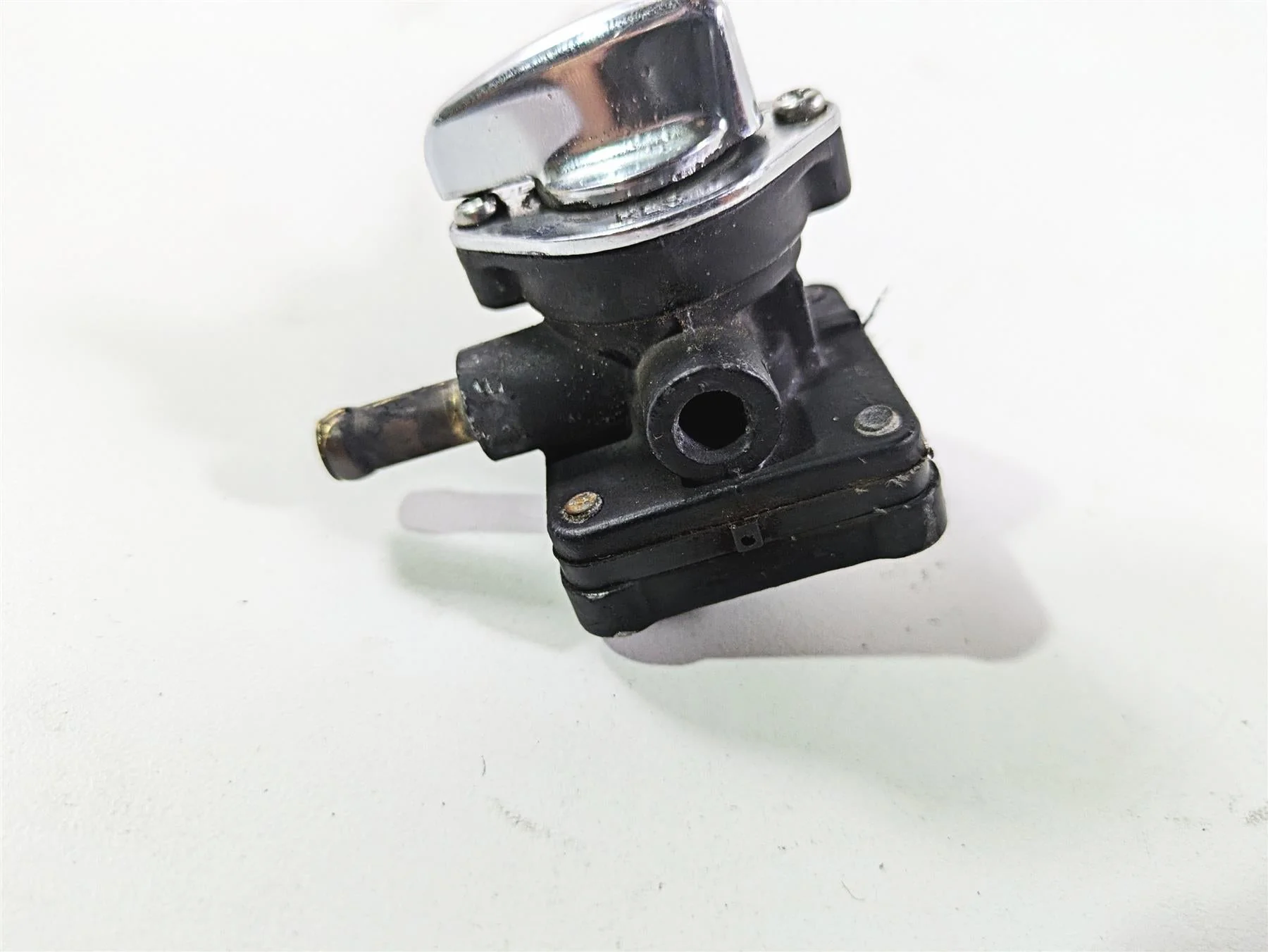 2005 Harley Touring FLHRI Road King Fuel Gas Petrol Valve Petcock 61338-02 - Image 10