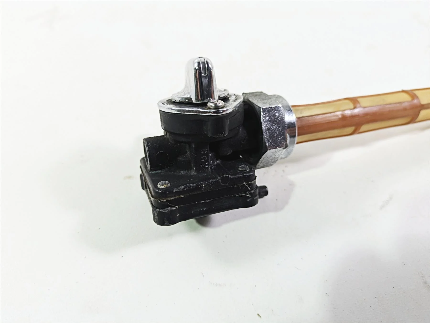 2005 Harley Touring FLHRI Road King Fuel Gas Petrol Valve Petcock 61338-02 - Image 11