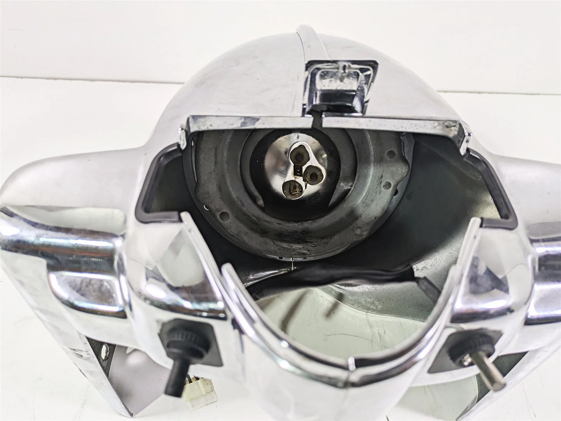 2005 Harley Touring FLHRI Road King Headlight Nacelle Lamp Covers 67674-03B - Image 9