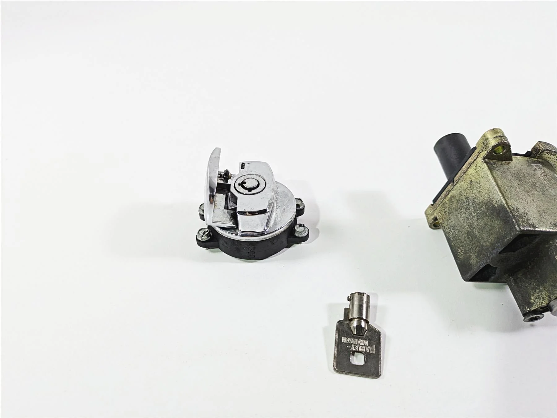2005 Harley Touring FLHRI Road King Ignition Switch Fork Lock Set 71540-94B - Image 12